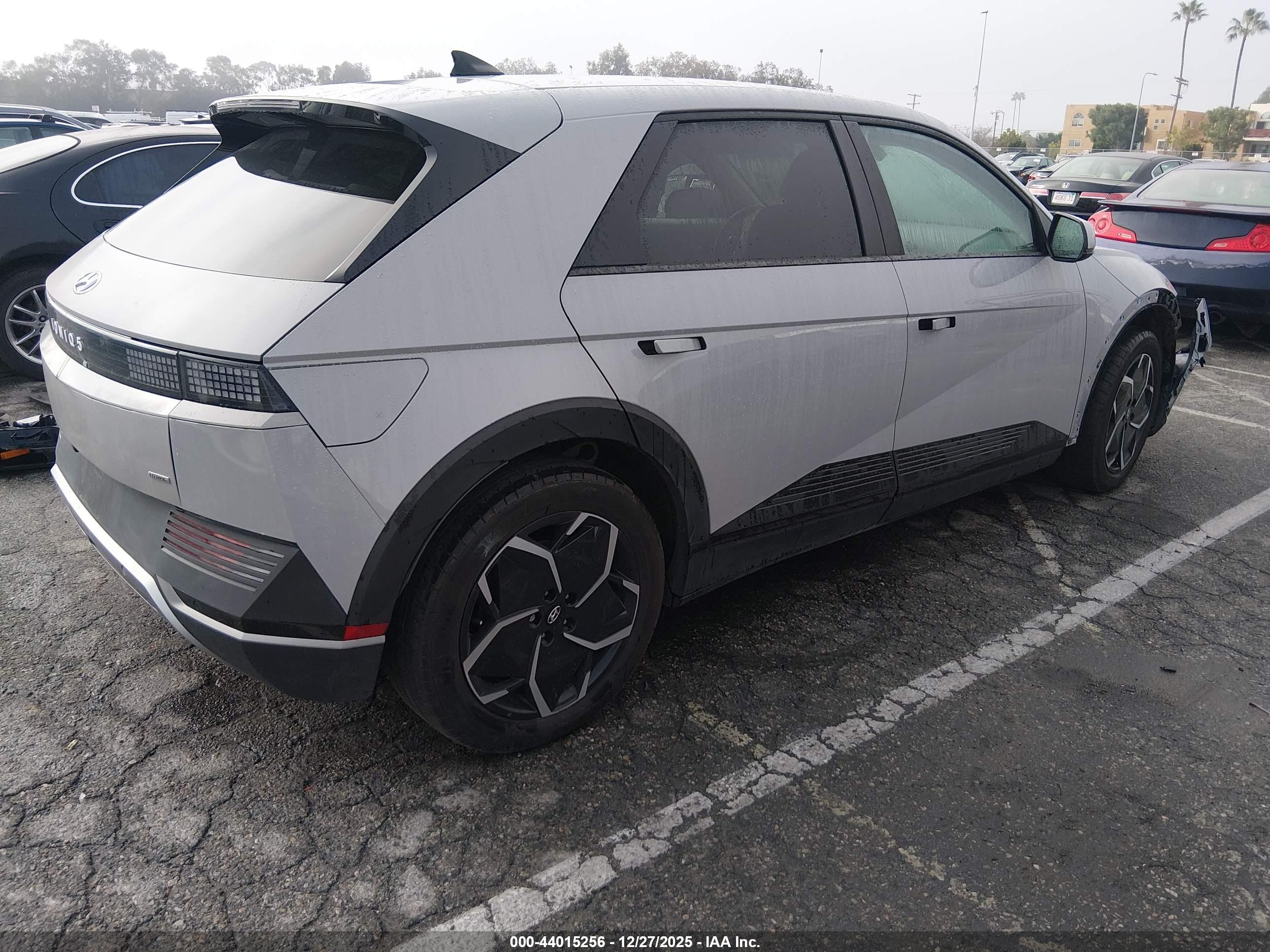 HYUNDAI IONIQ image 4