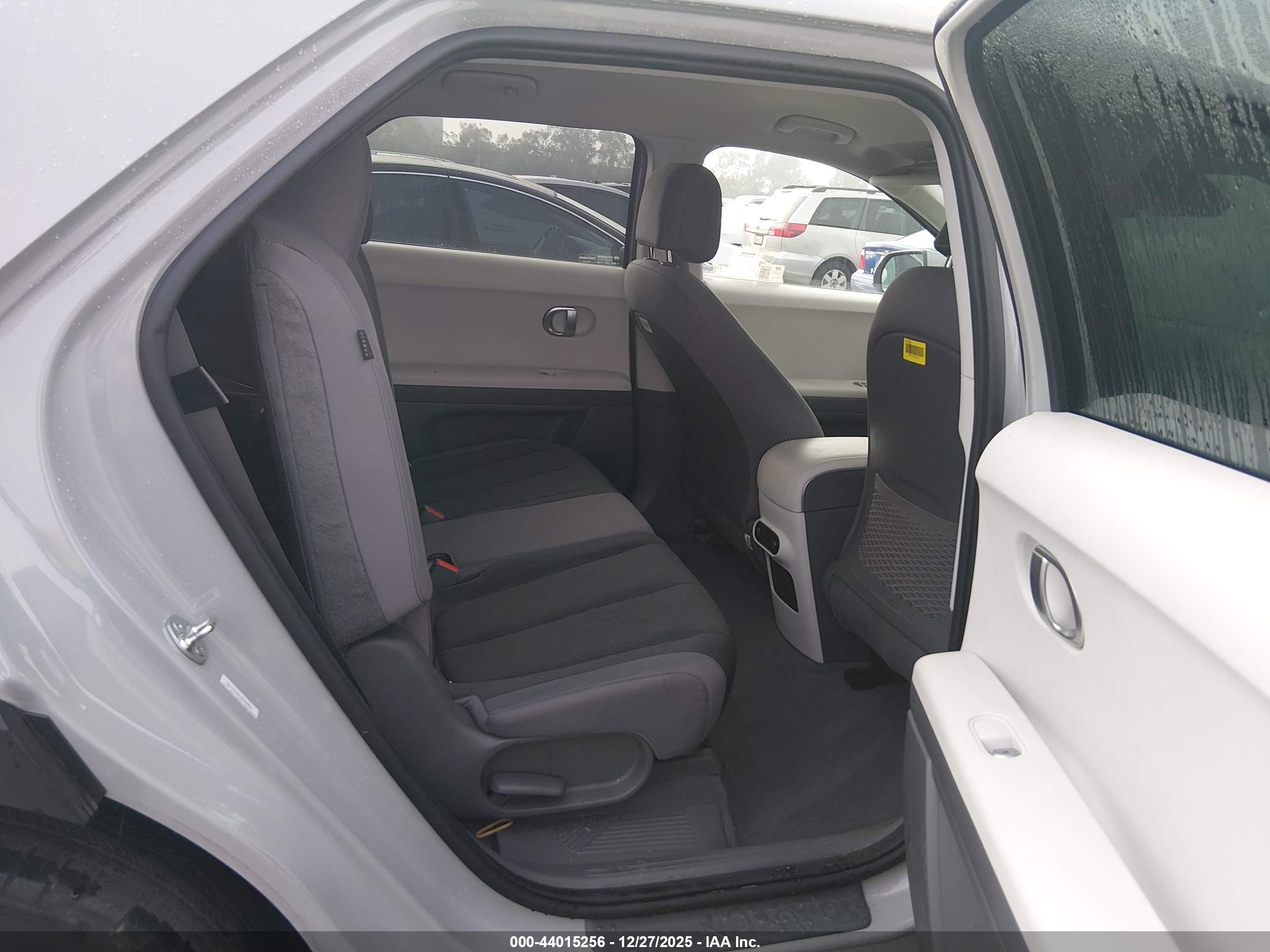 HYUNDAI IONIQ image 8