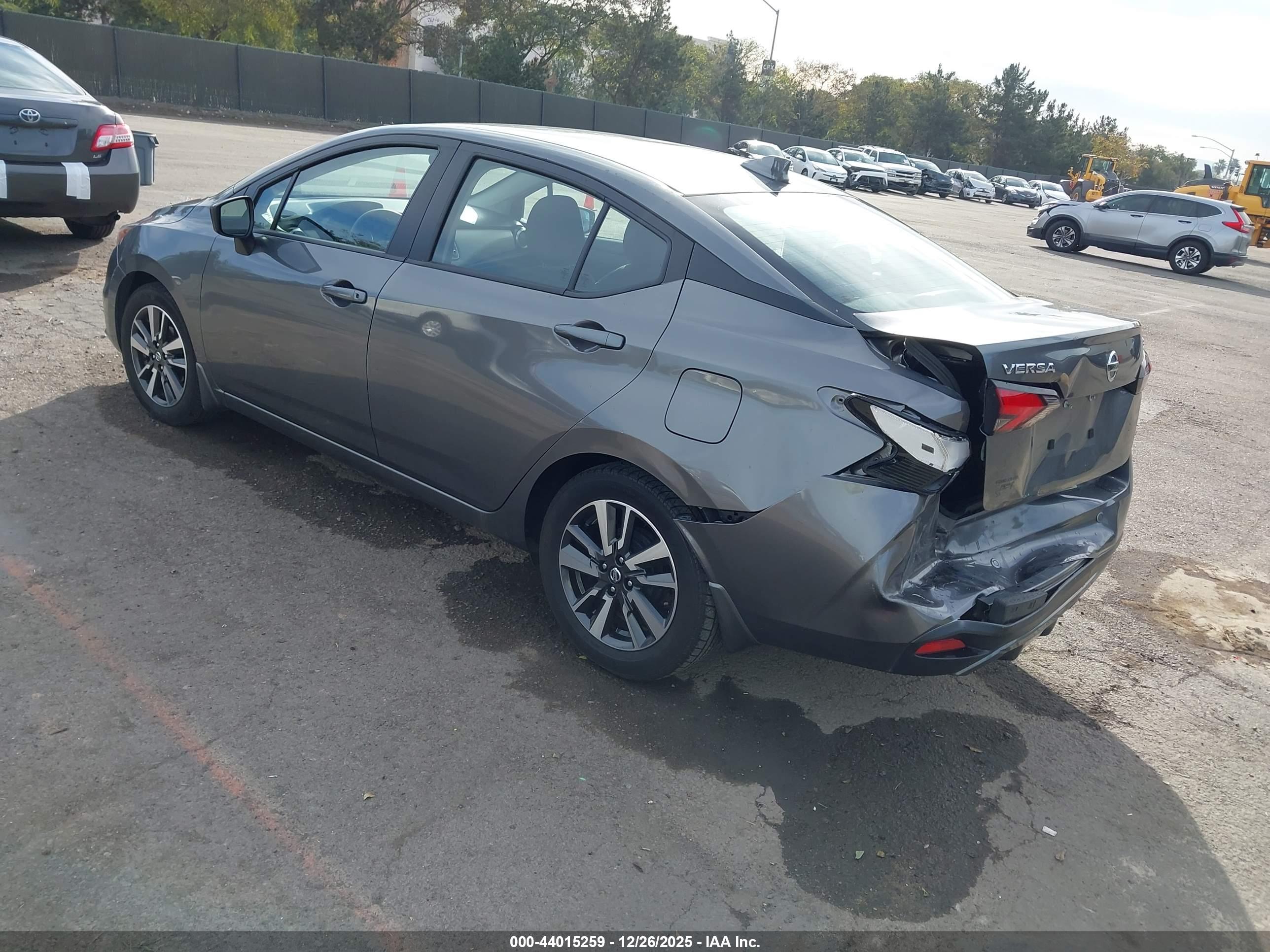 NISSAN VERSA image 3