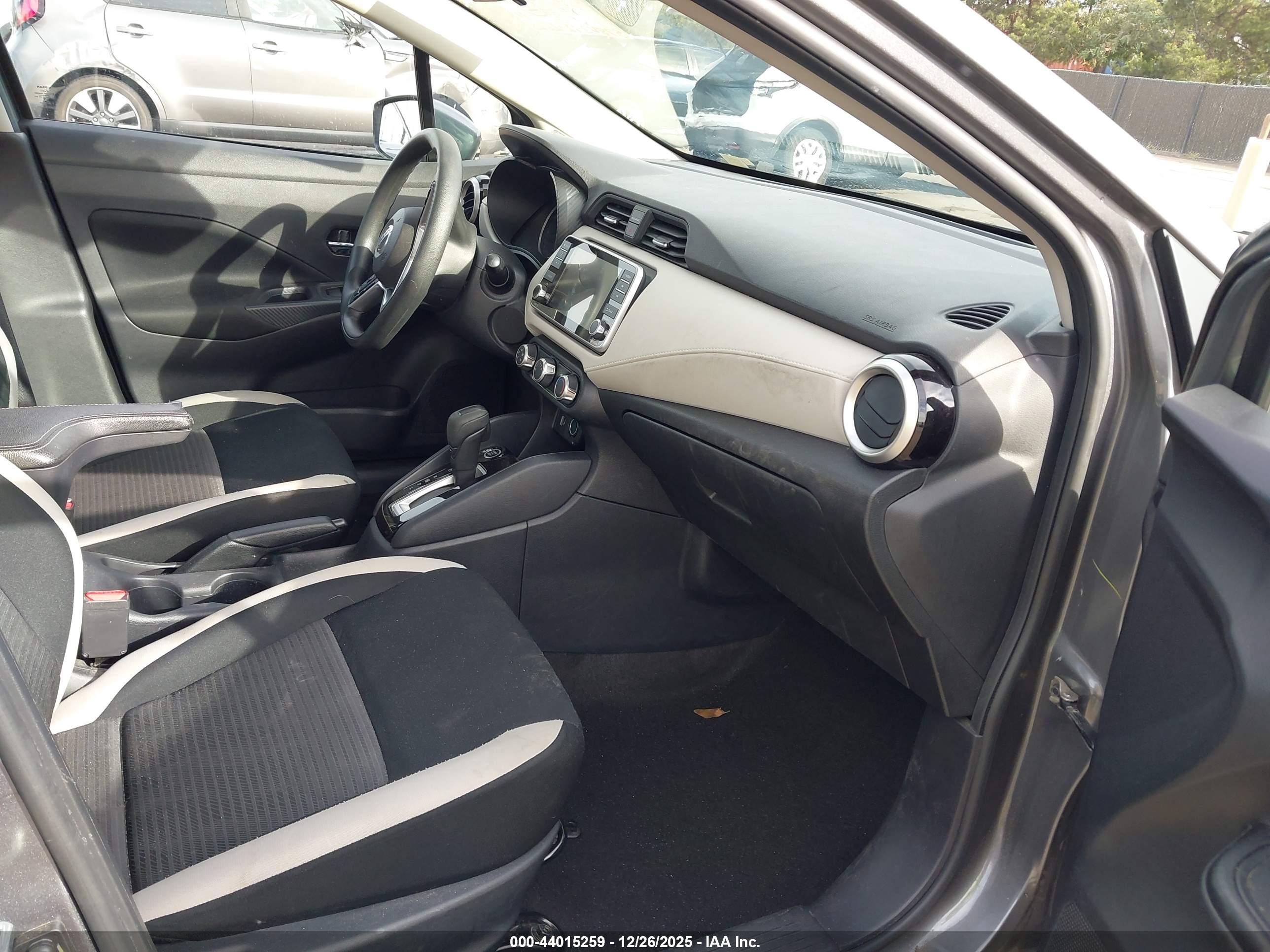 NISSAN VERSA image 5