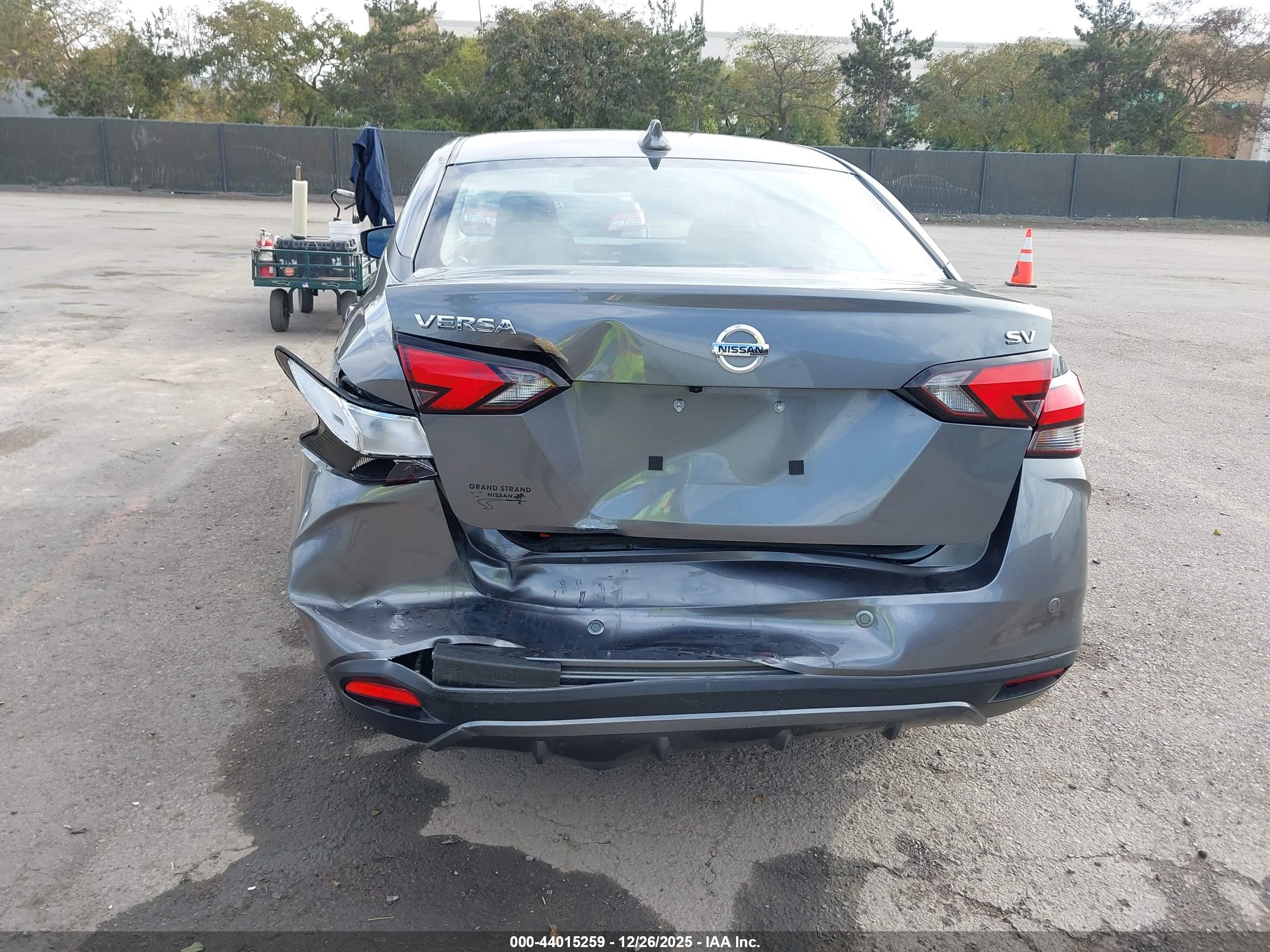 NISSAN VERSA image 6