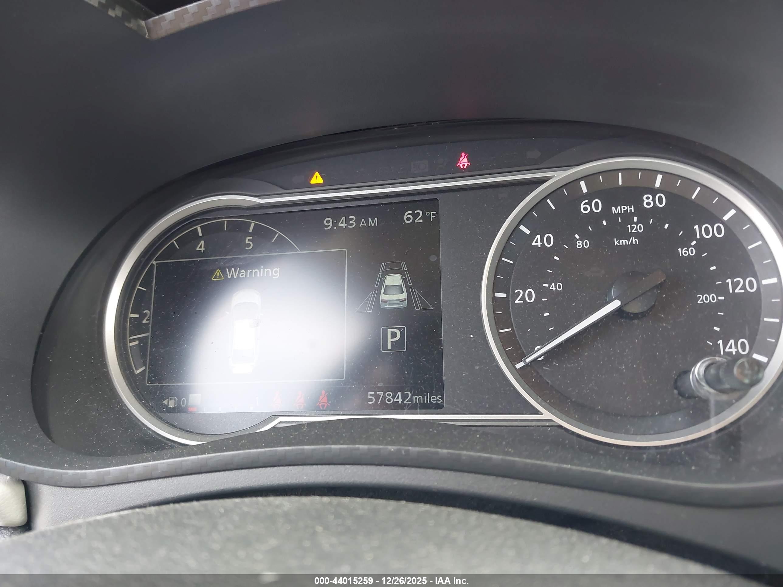 NISSAN VERSA image 7