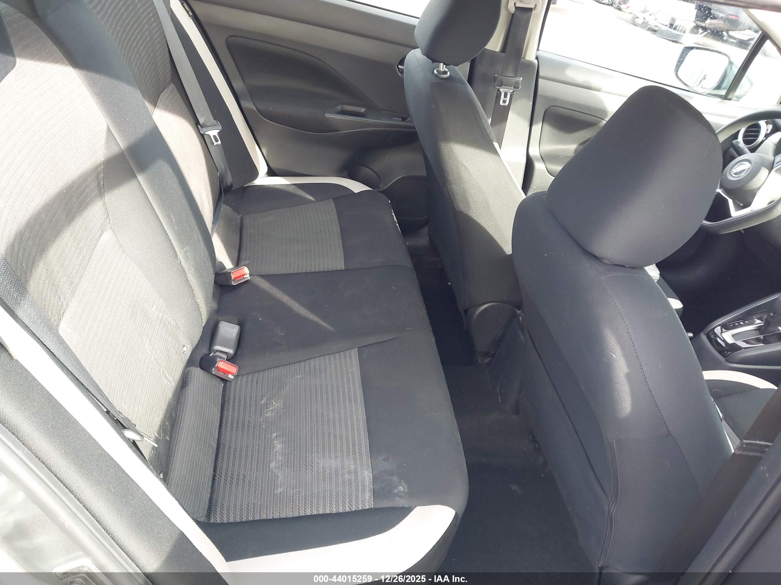 NISSAN VERSA image 8