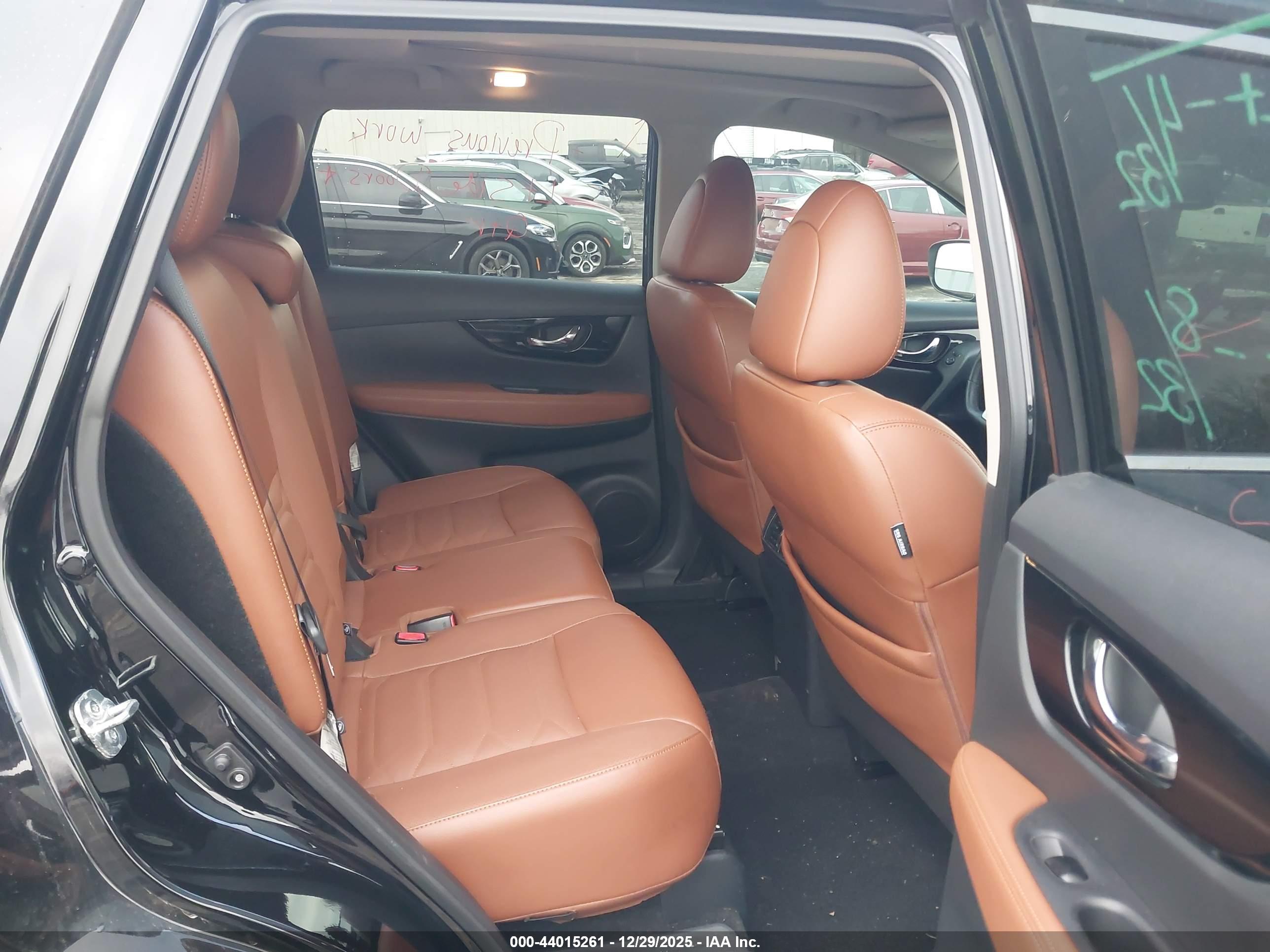 NISSAN ROGUE image 8