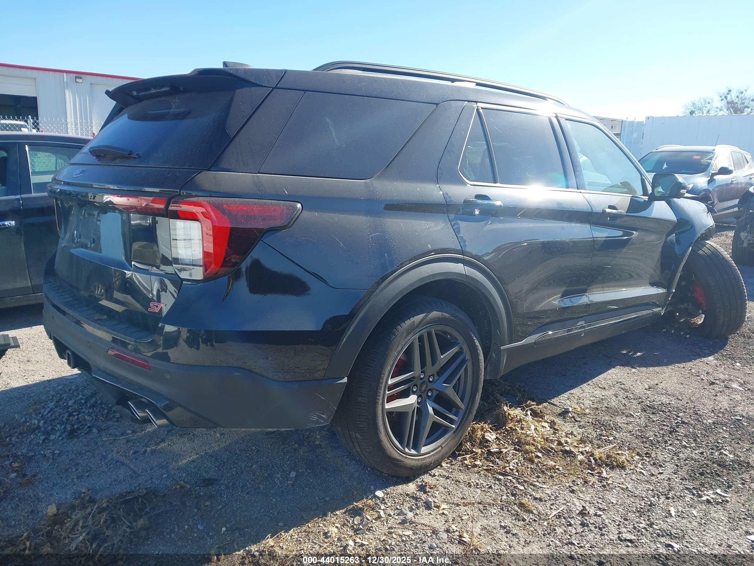 FORD EXPLORER image 4