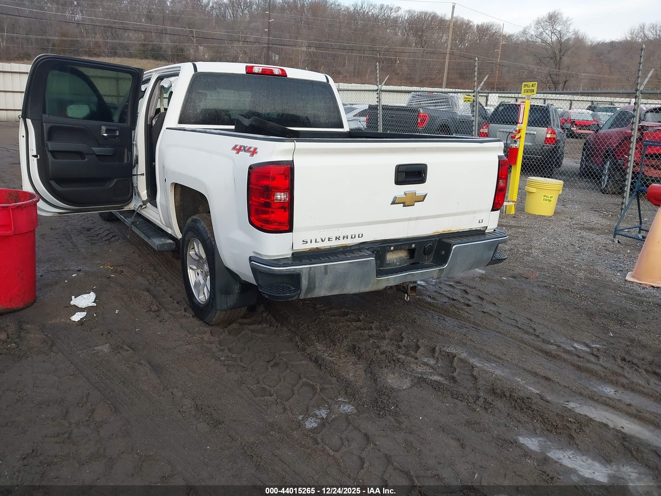 CHEVROLET SILVERADO image 3