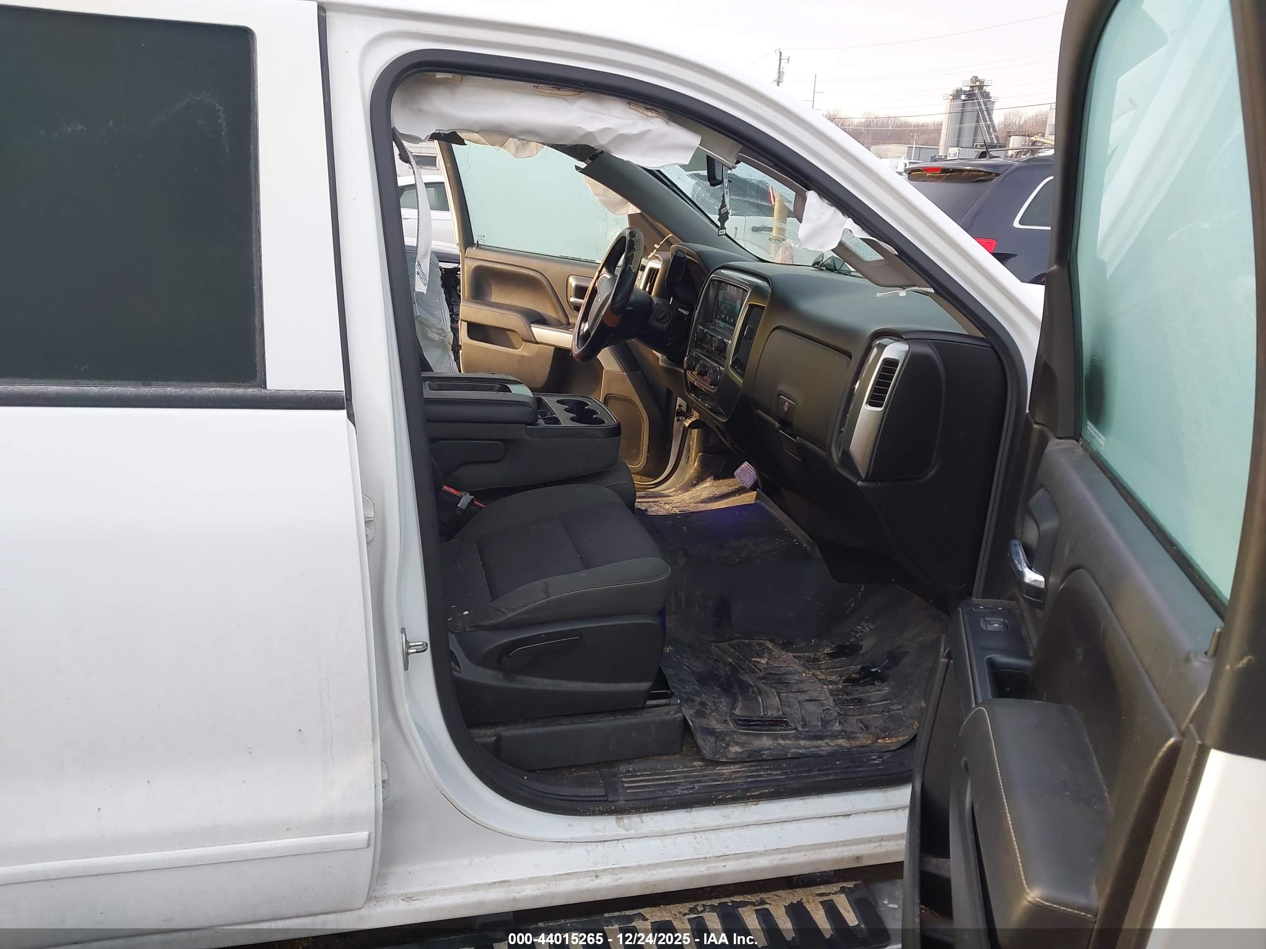 CHEVROLET SILVERADO image 5