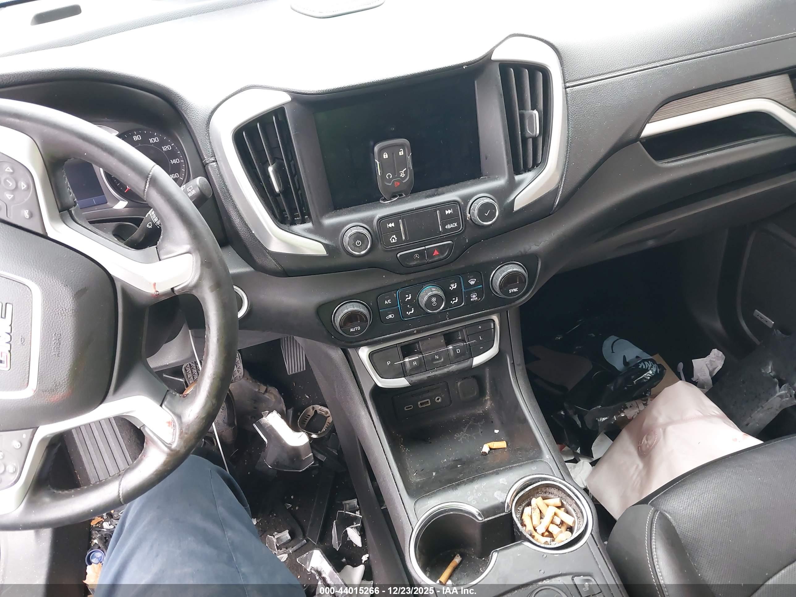 GMC TERRAIN image 11