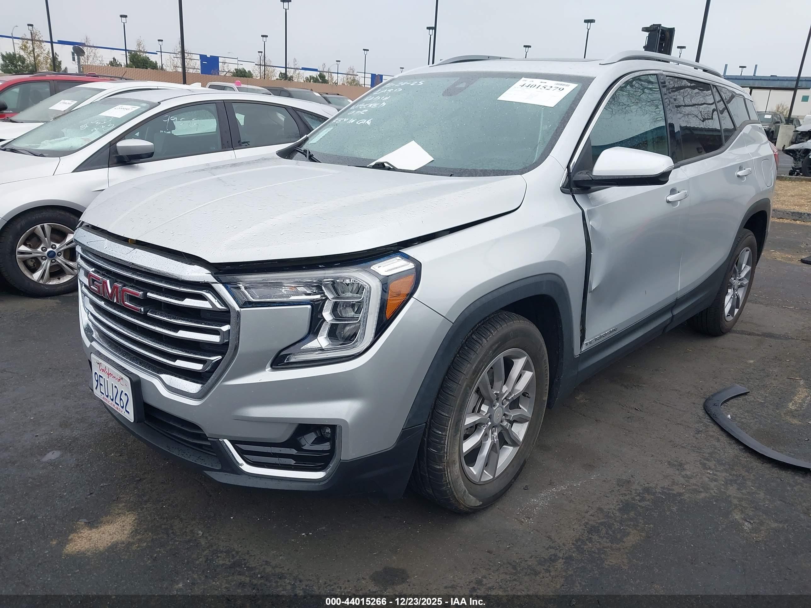 GMC TERRAIN image 2