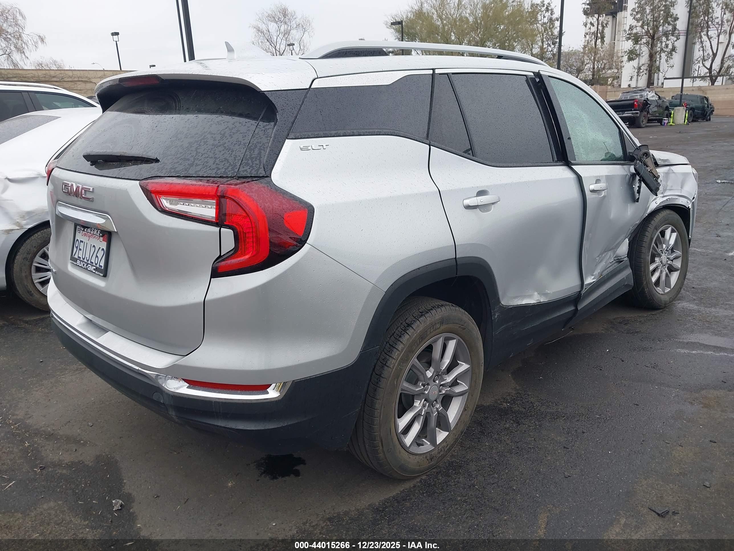 GMC TERRAIN image 4