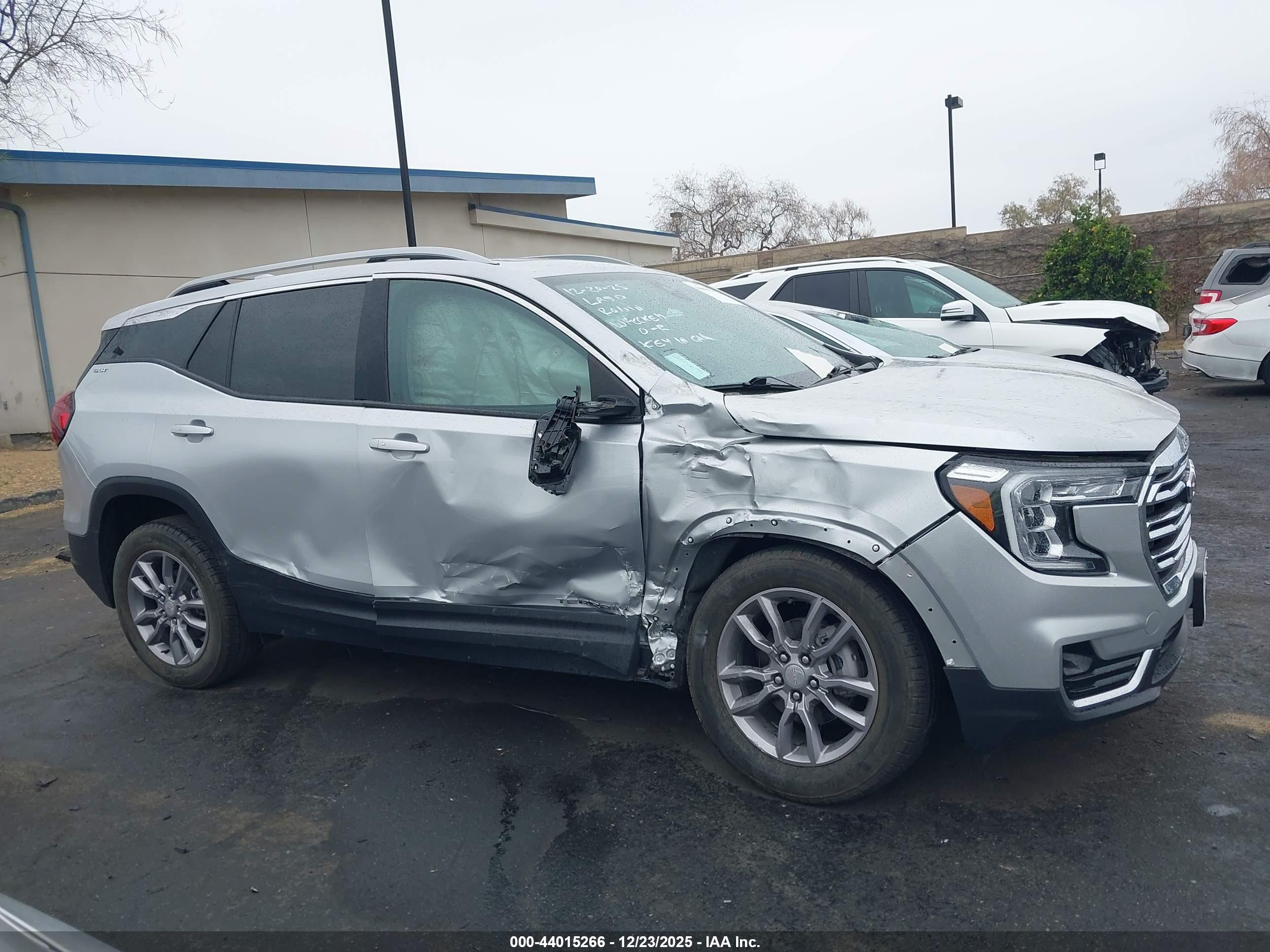 GMC TERRAIN image 6