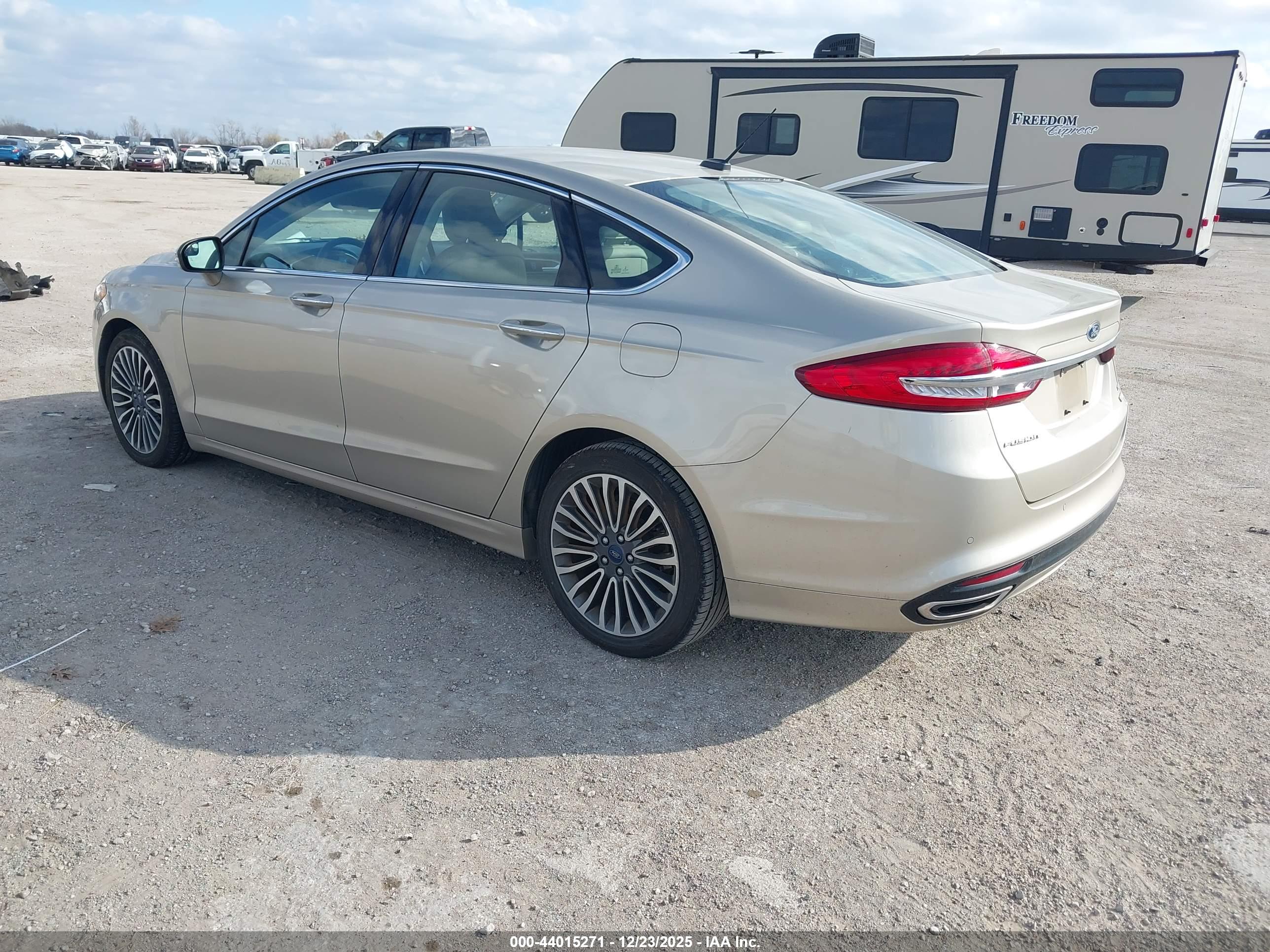 FORD FUSION image 3
