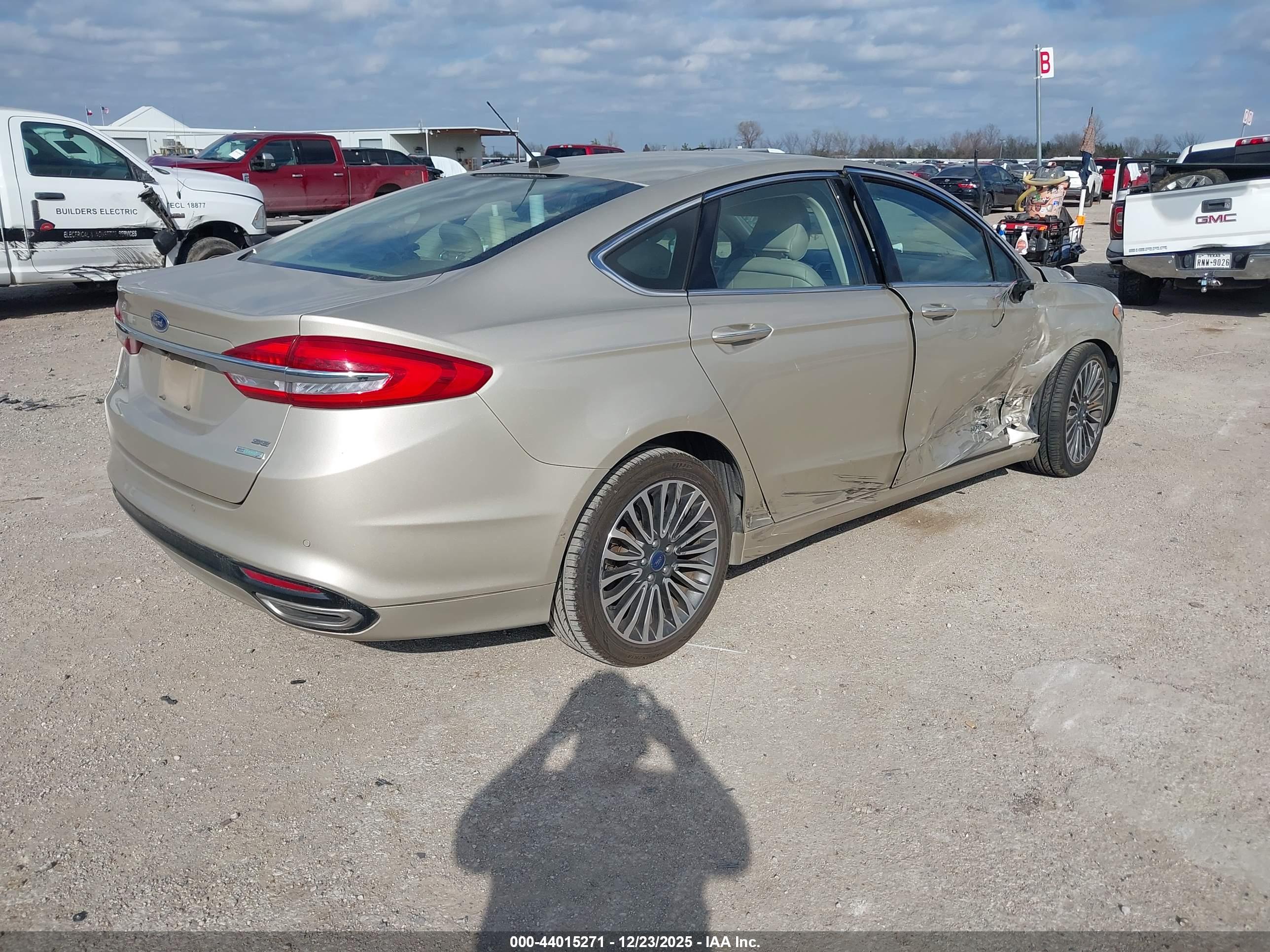 FORD FUSION image 4