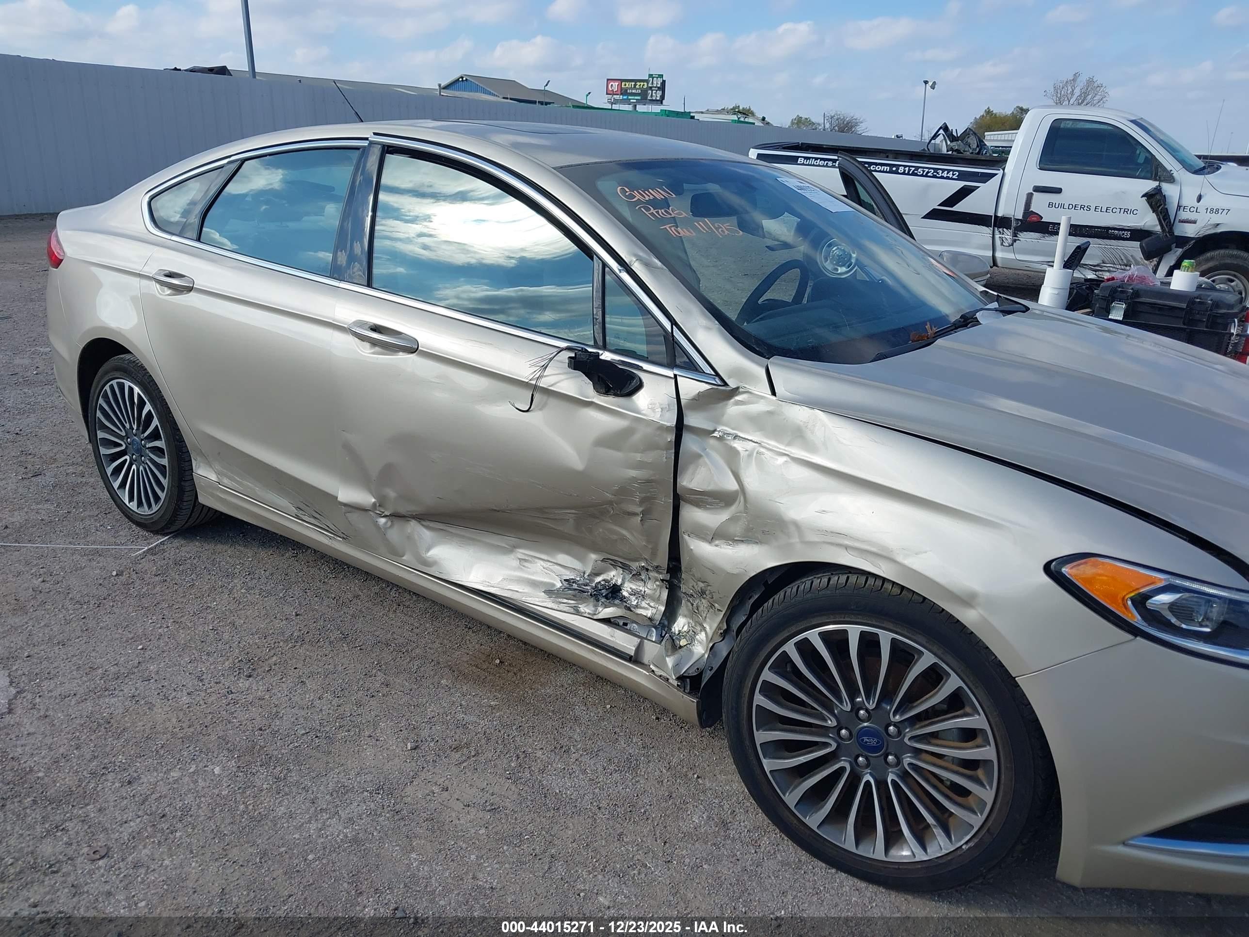 FORD FUSION image 6