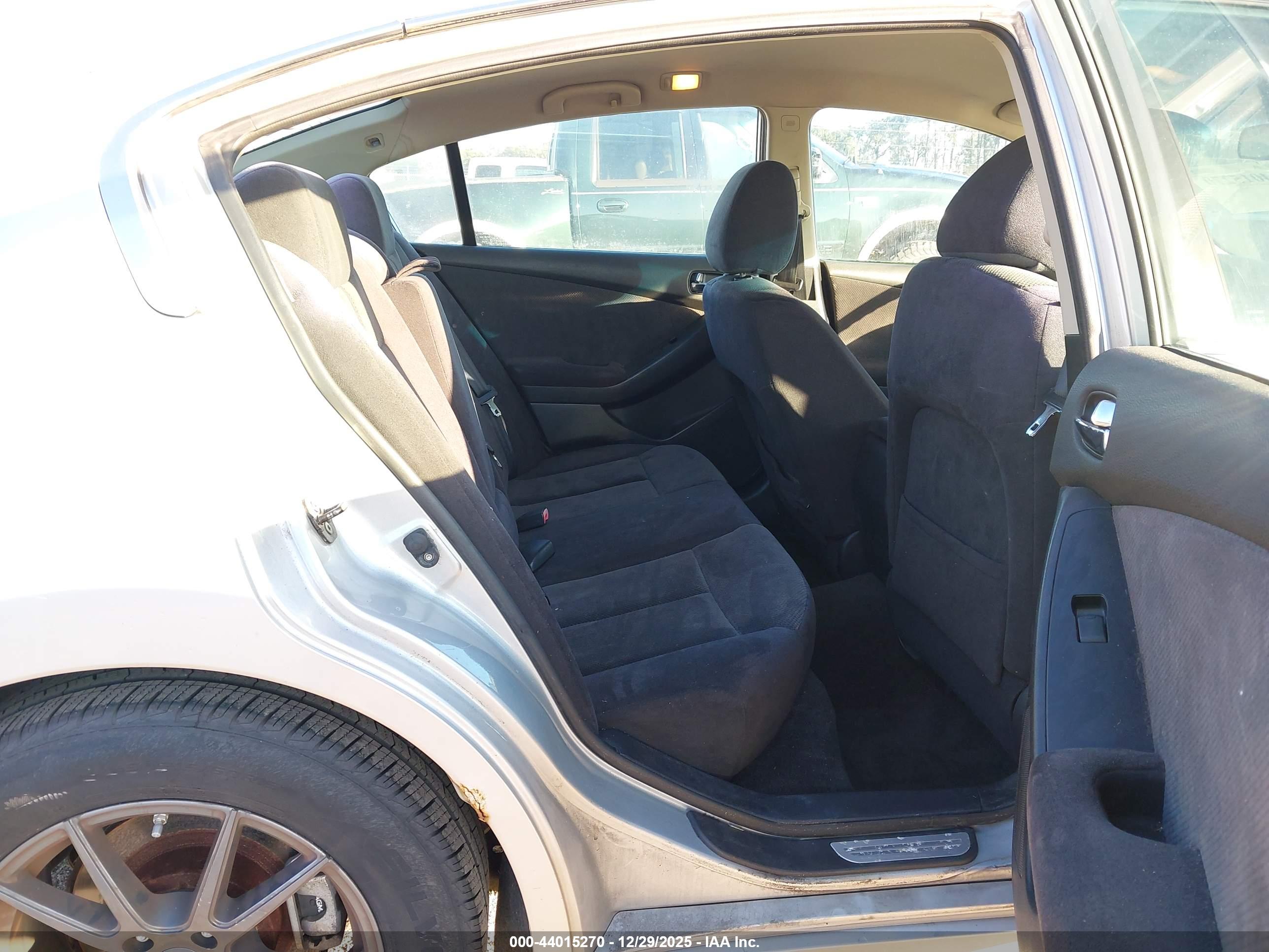 NISSAN ALTIMA image 8