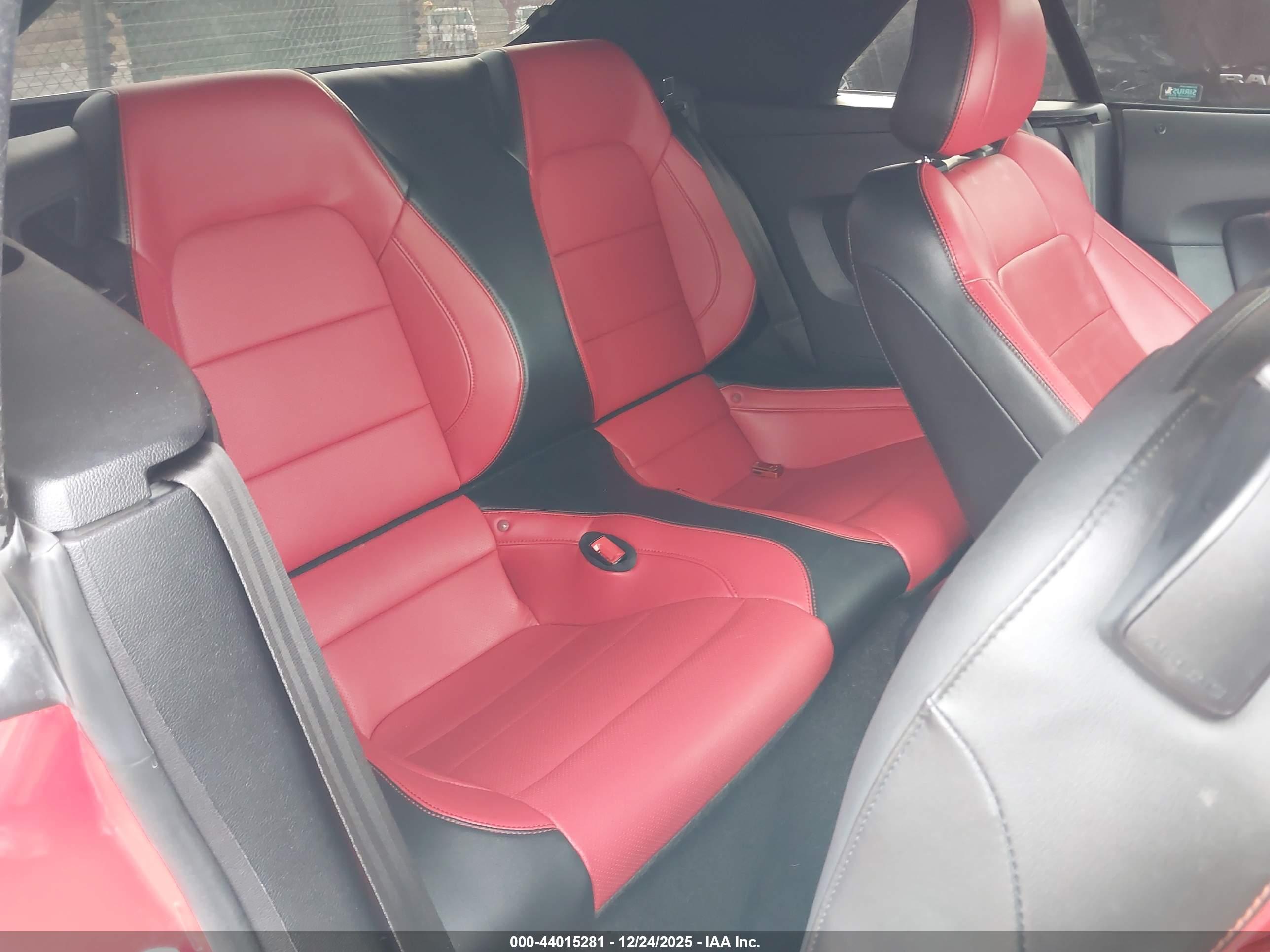 FORD MUSTANG image 8