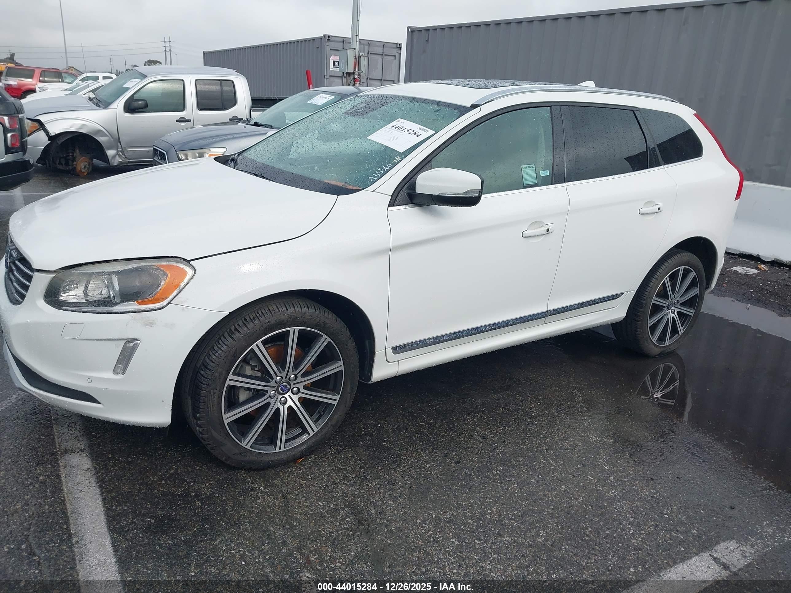 VOLVO XC60 image 2