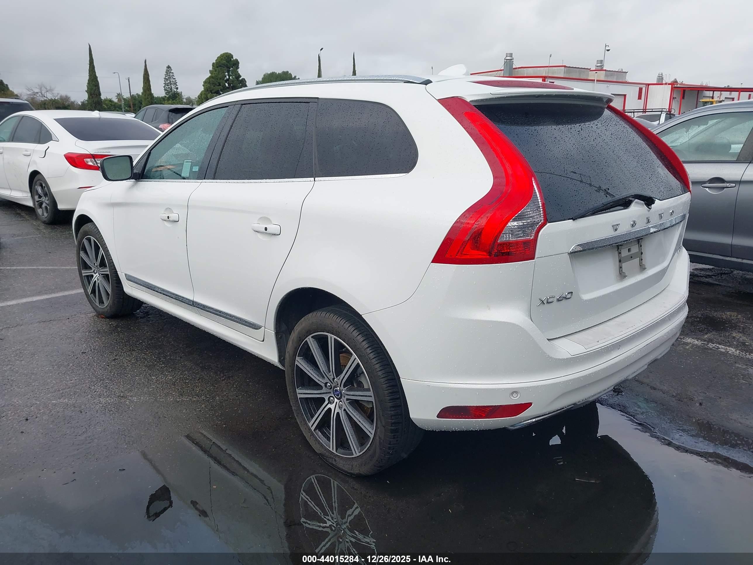 VOLVO XC60 image 3