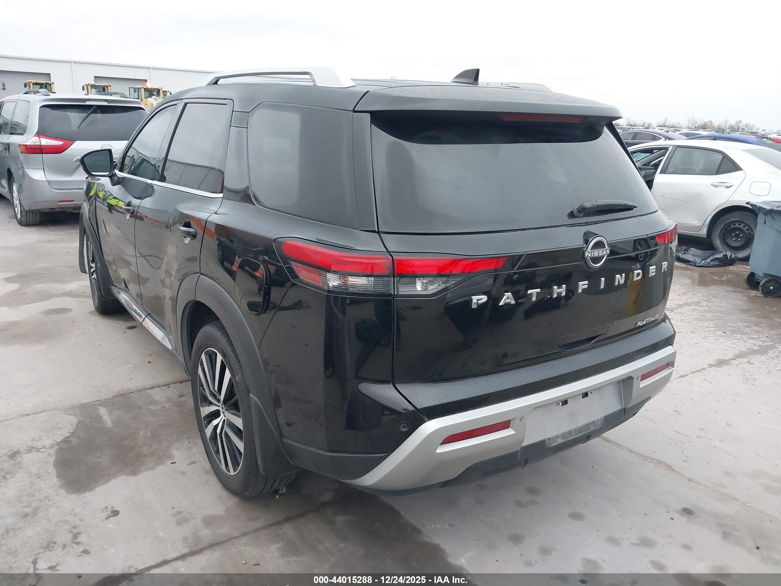 NISSAN PATHFINDER image 3