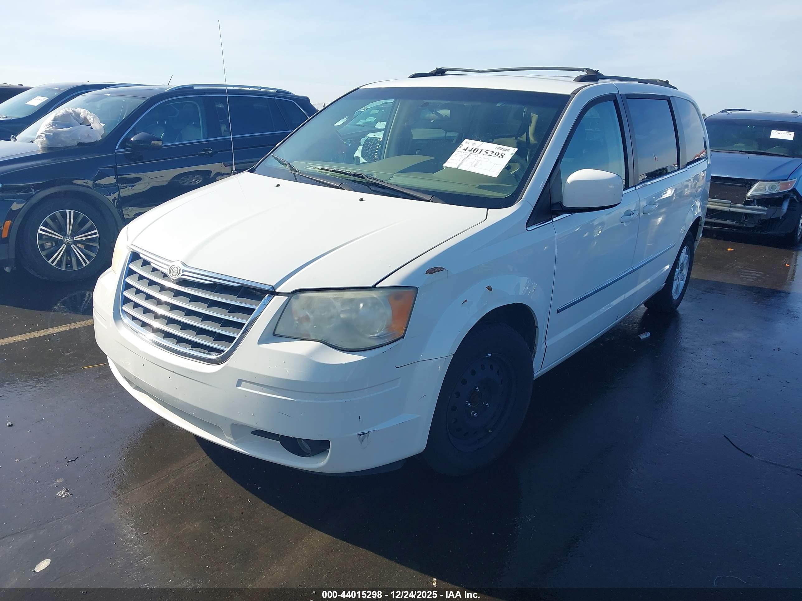 CHRYSLER TOWN image 2