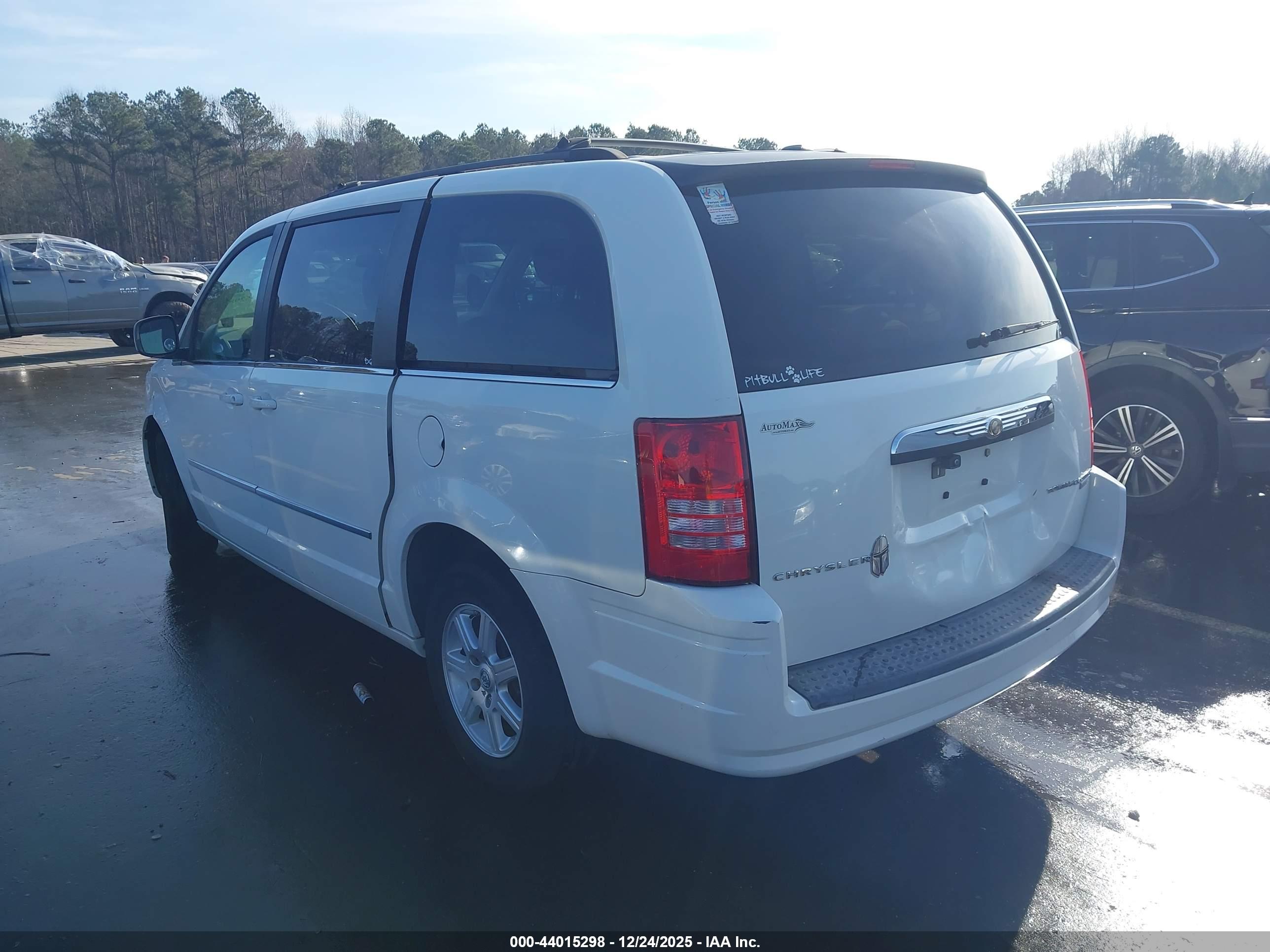 CHRYSLER TOWN image 3