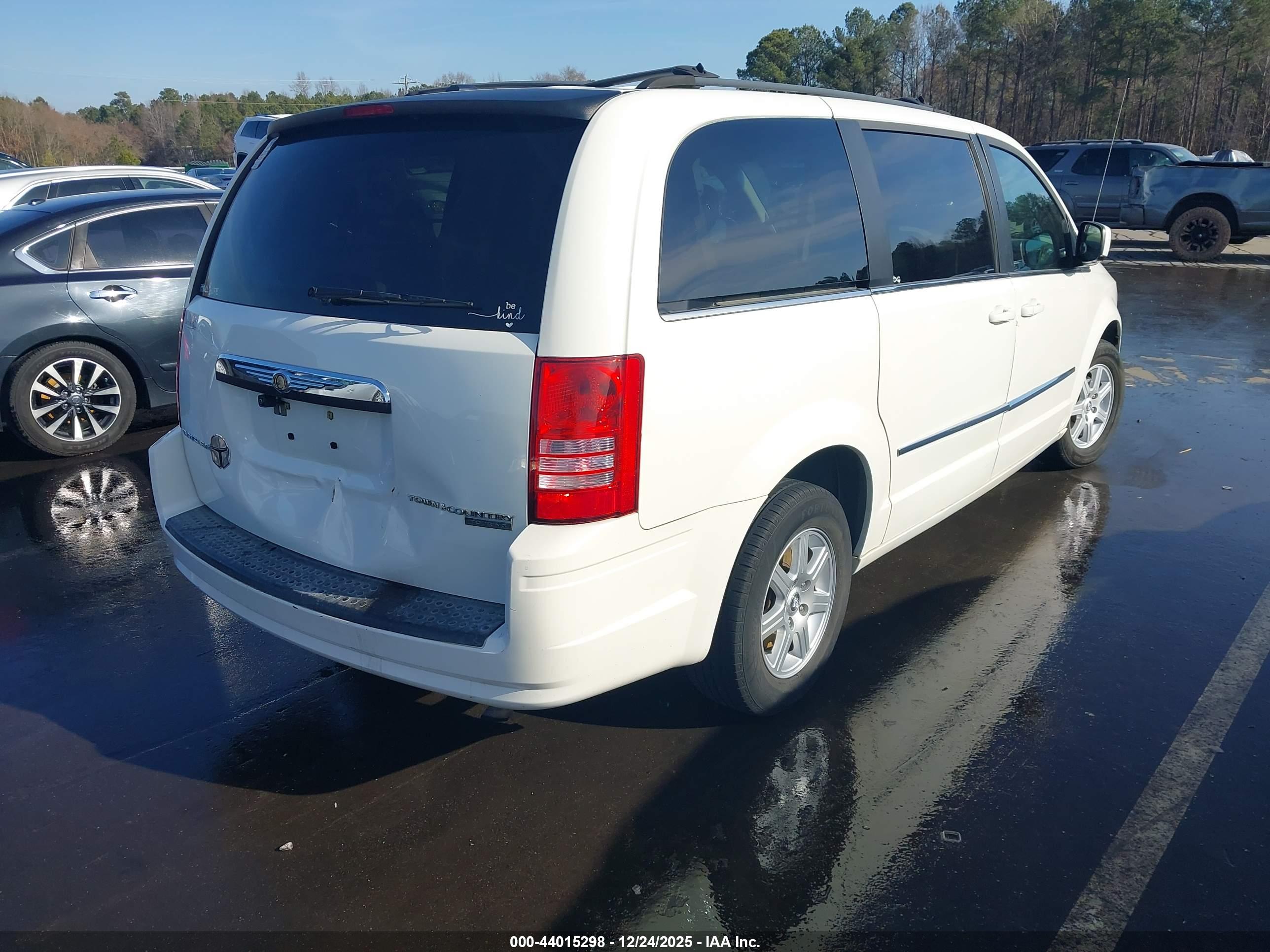 CHRYSLER TOWN image 4