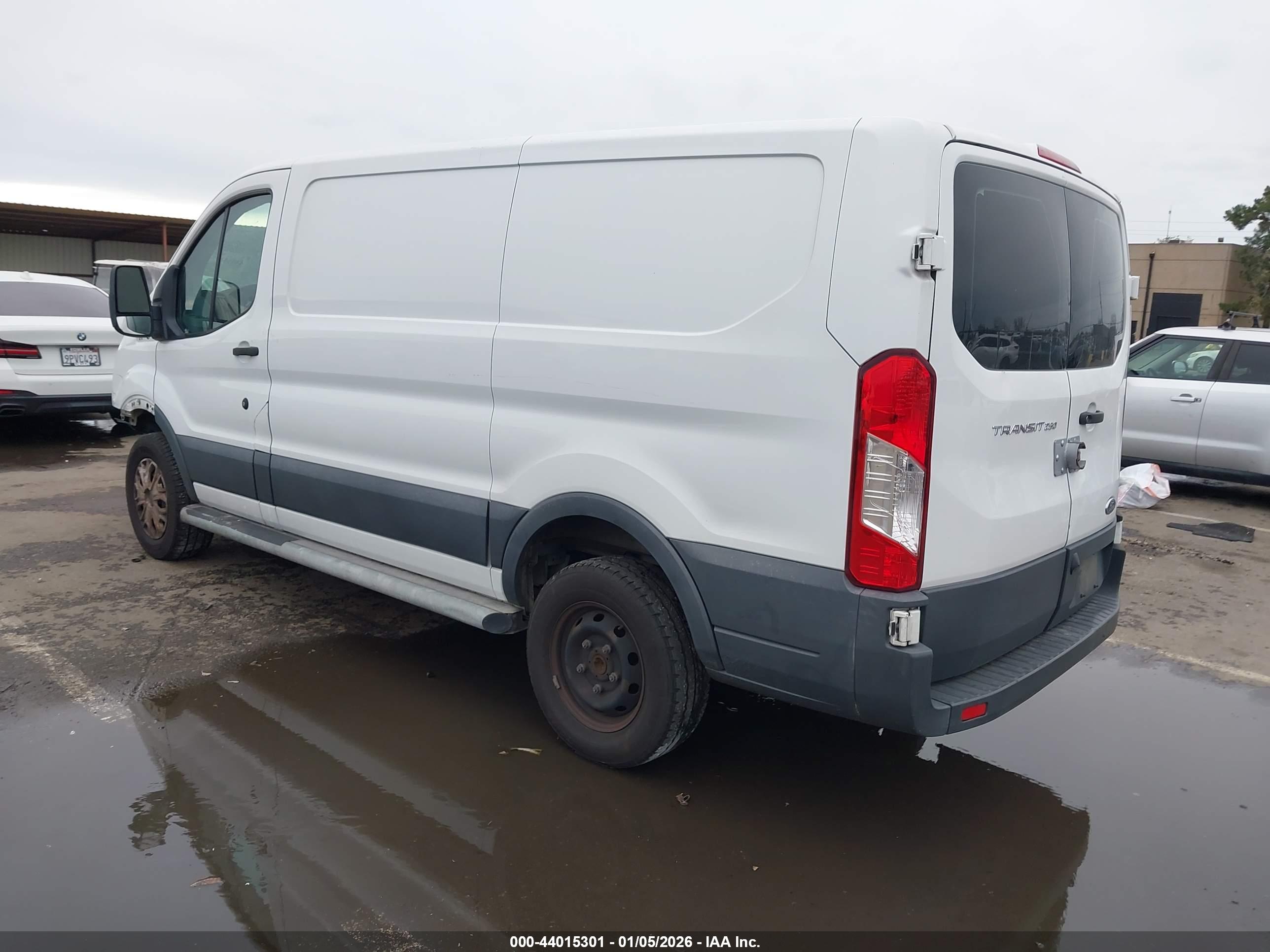 FORD TRANSIT-250 image 3
