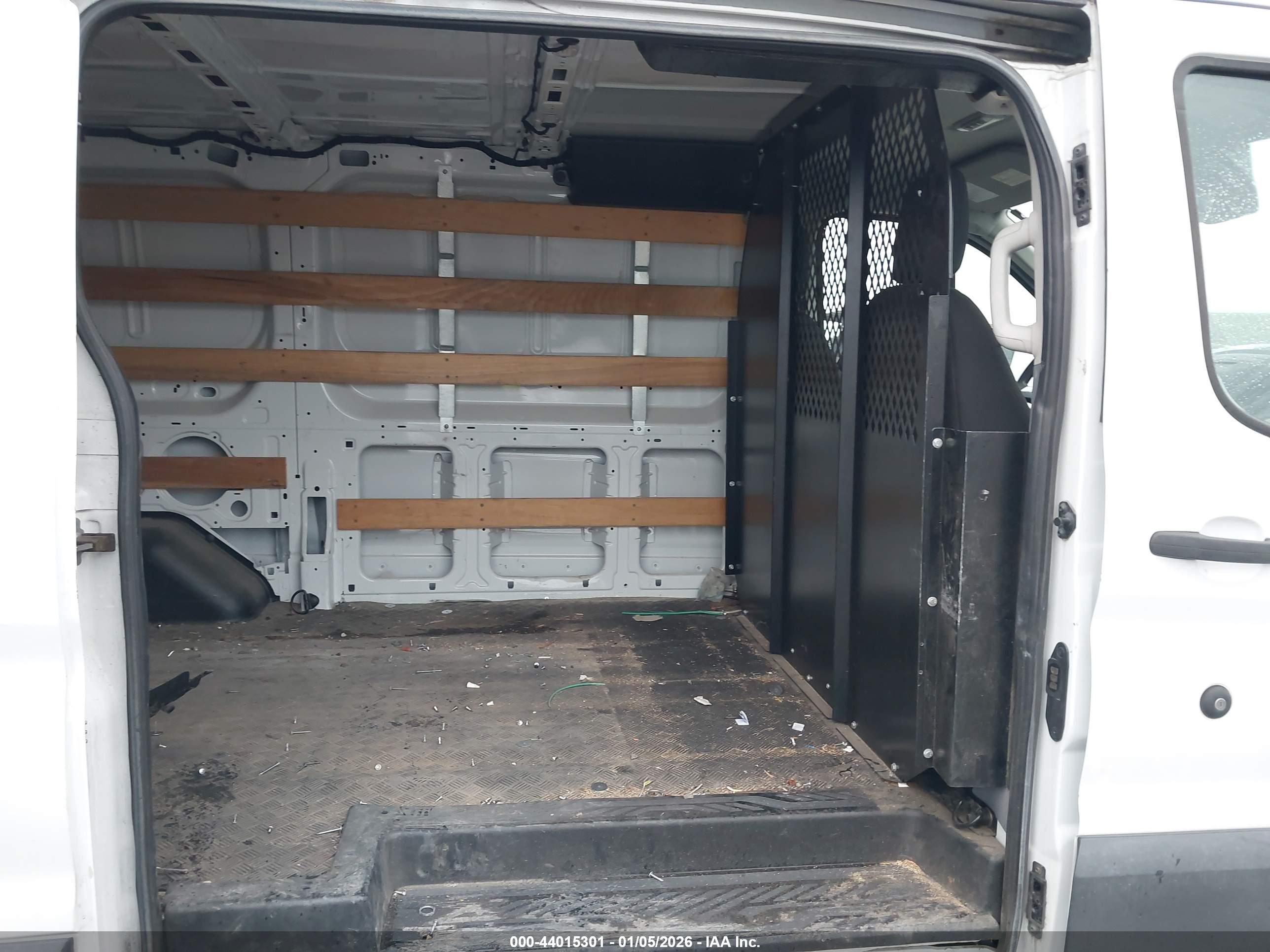 FORD TRANSIT-250 image 8