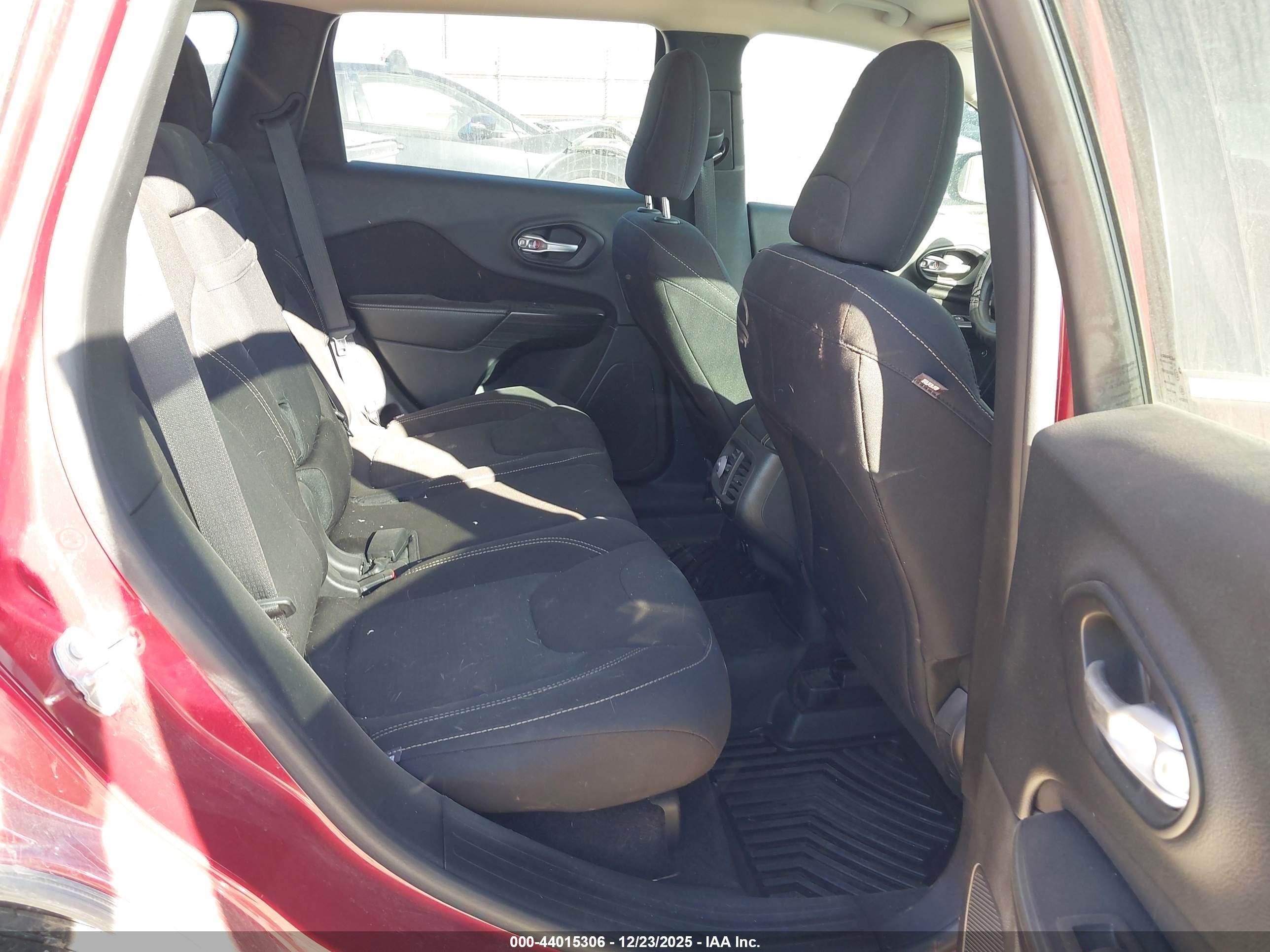 JEEP CHEROKEE image 8