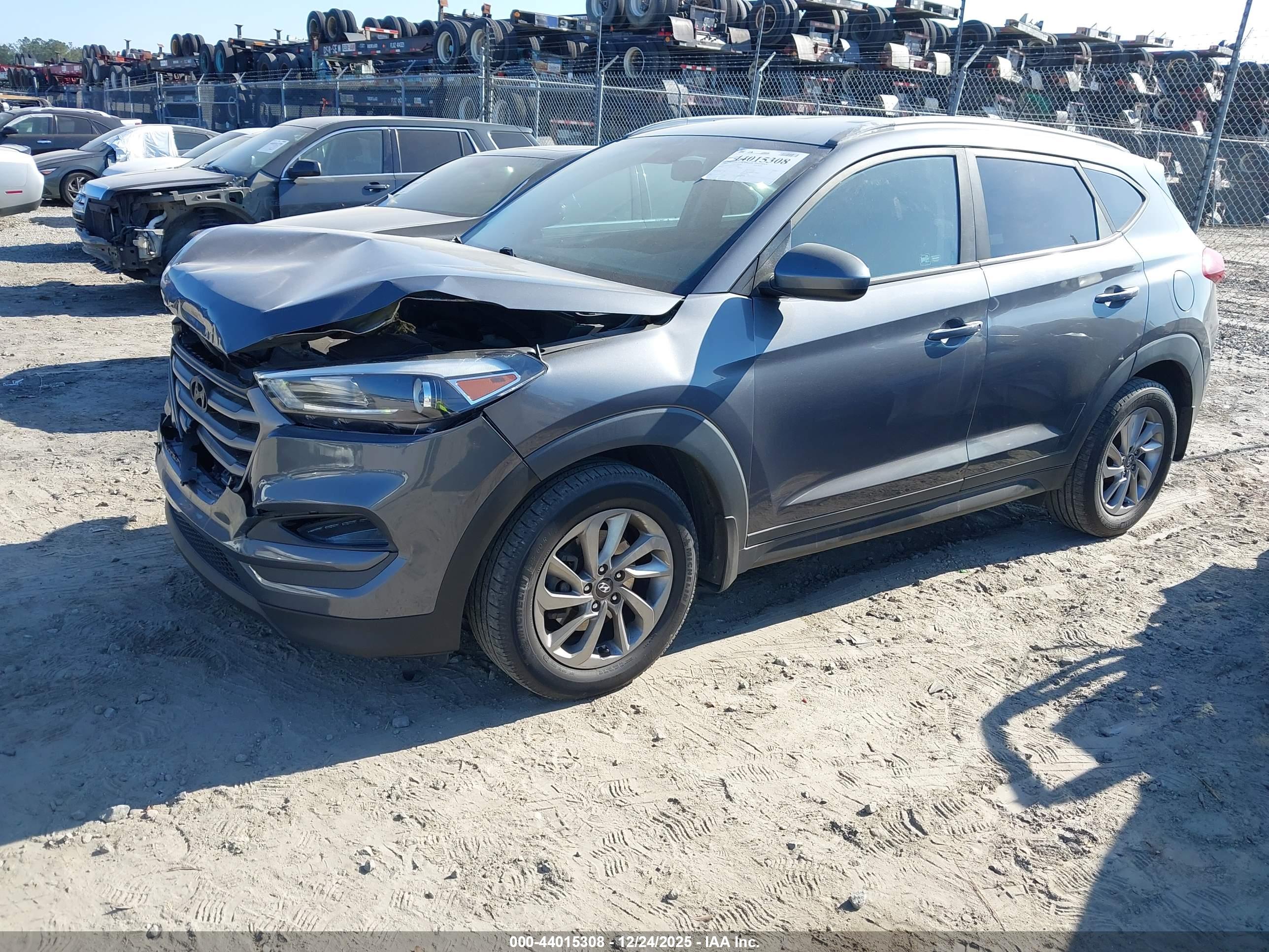 HYUNDAI TUCSON image 2
