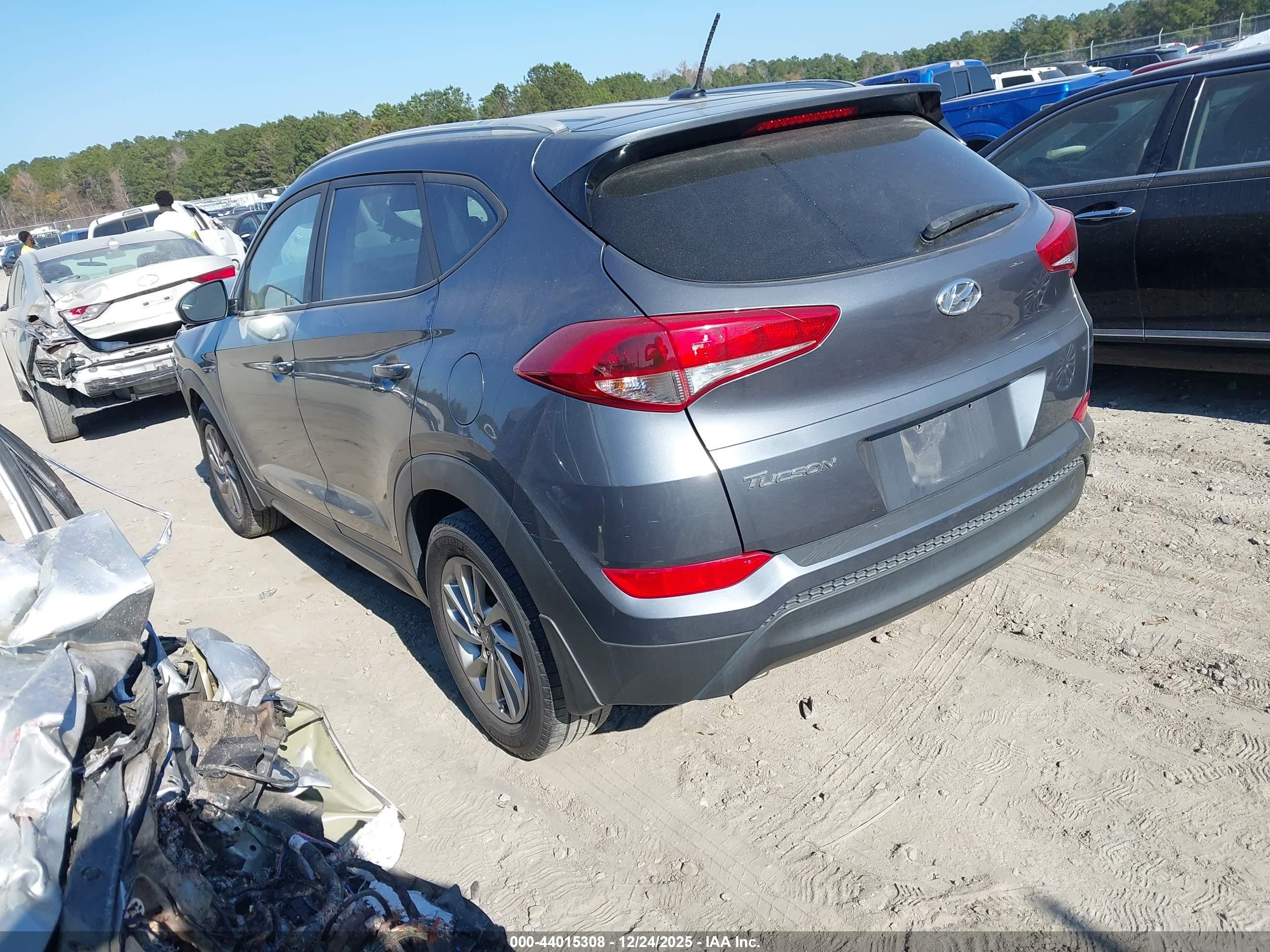 HYUNDAI TUCSON image 3