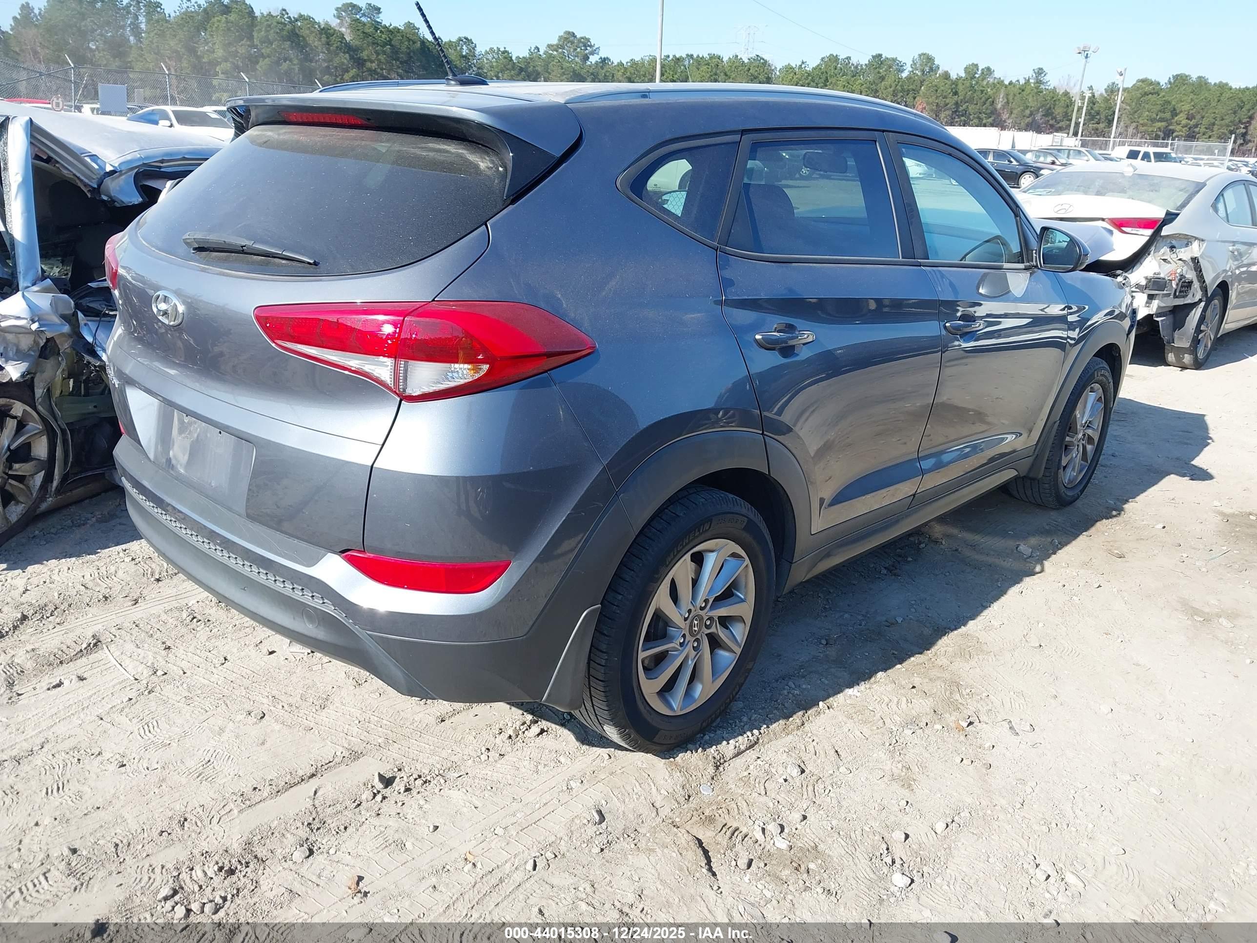 HYUNDAI TUCSON image 4