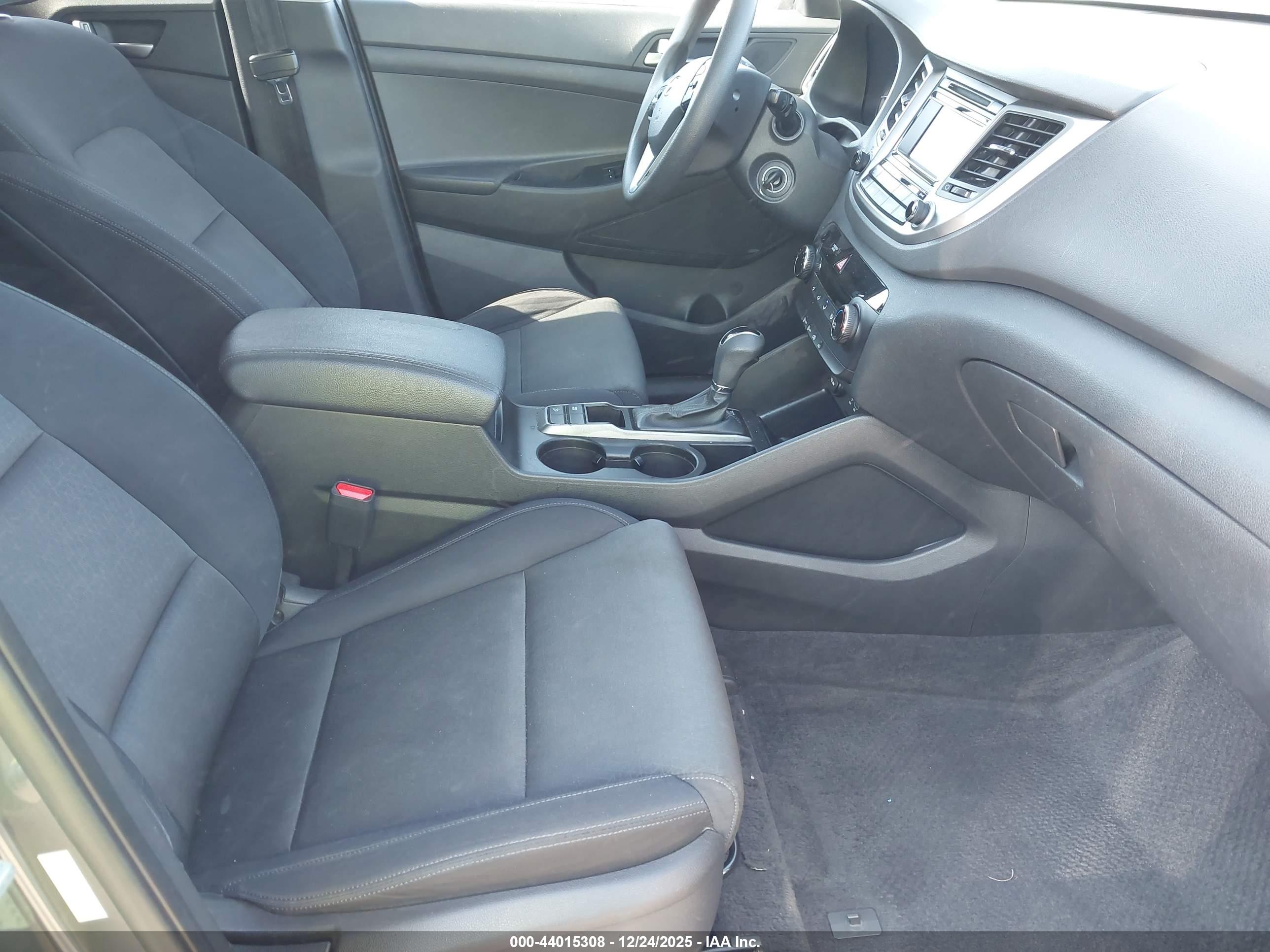 HYUNDAI TUCSON image 5