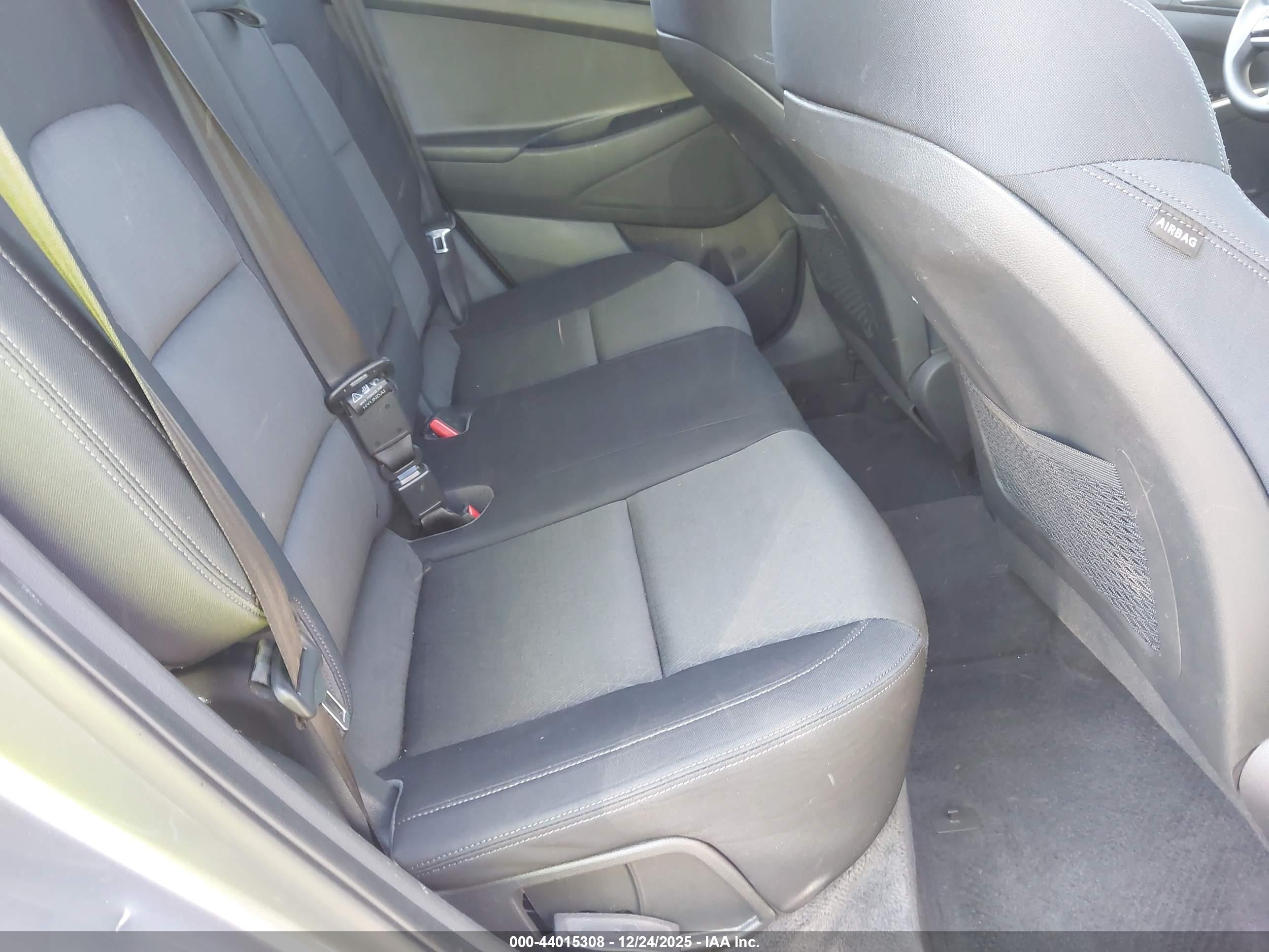 HYUNDAI TUCSON image 8