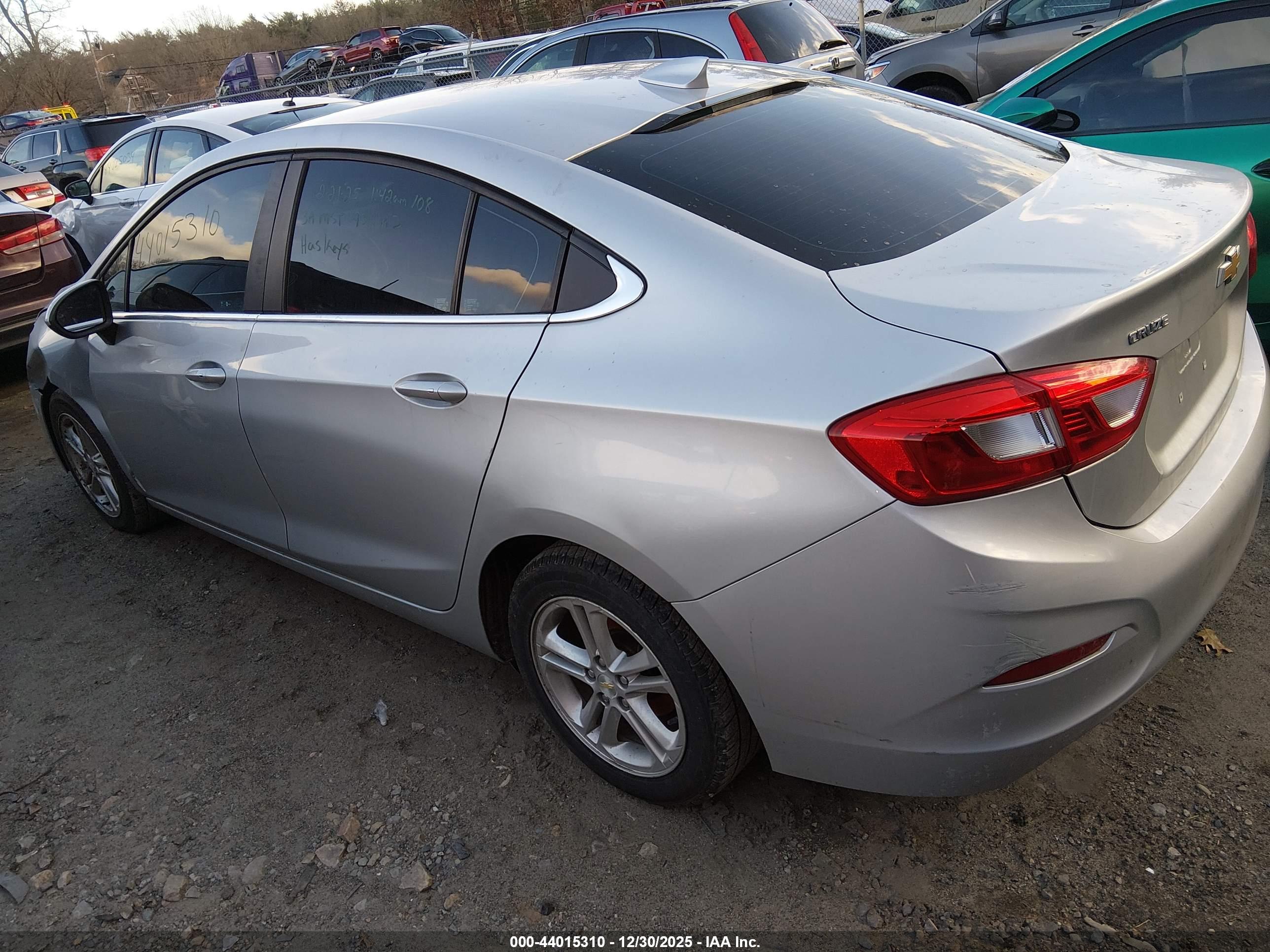 CHEVROLET CRUZE image 3
