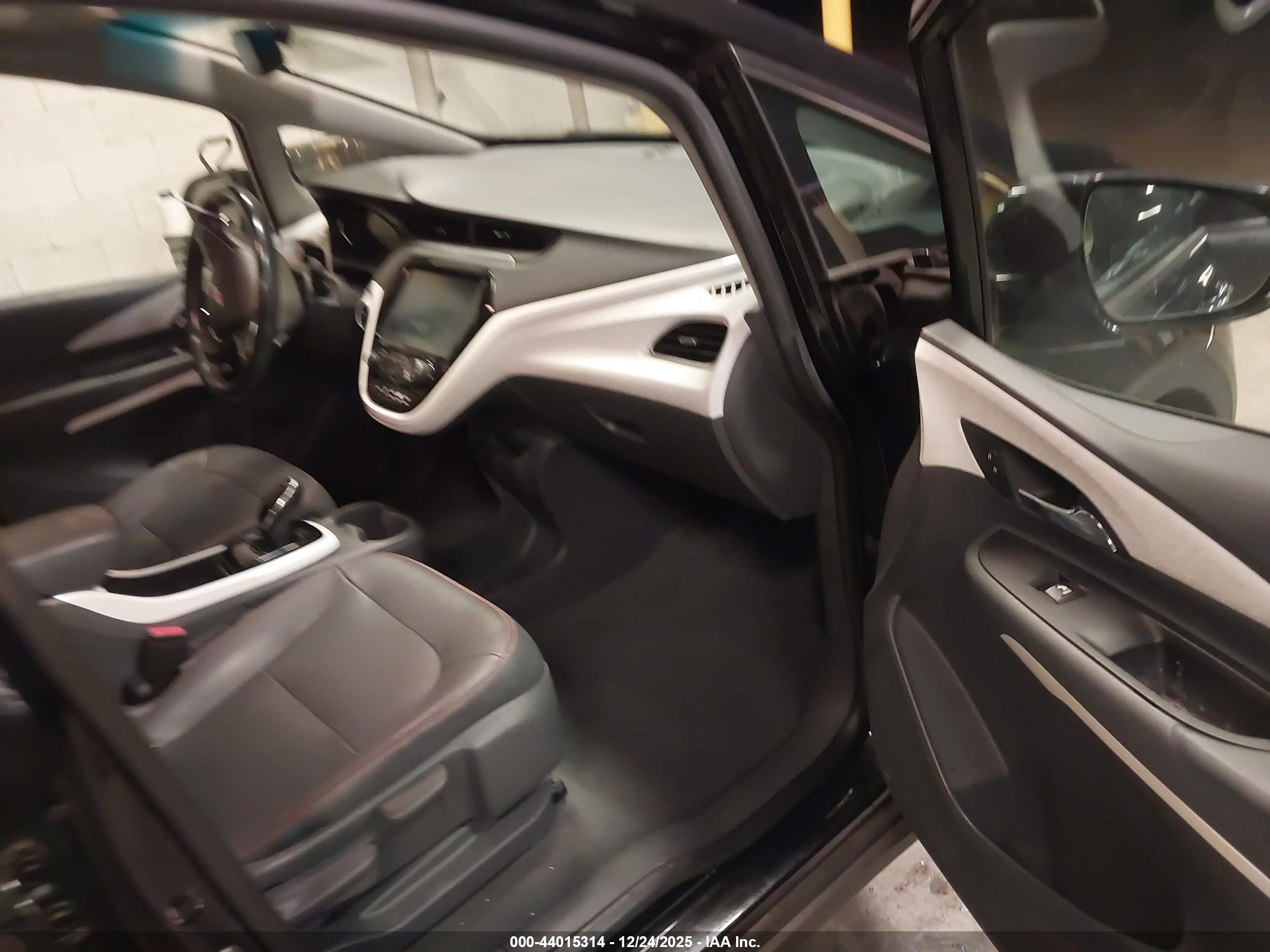 CHEVROLET BOLT image 5