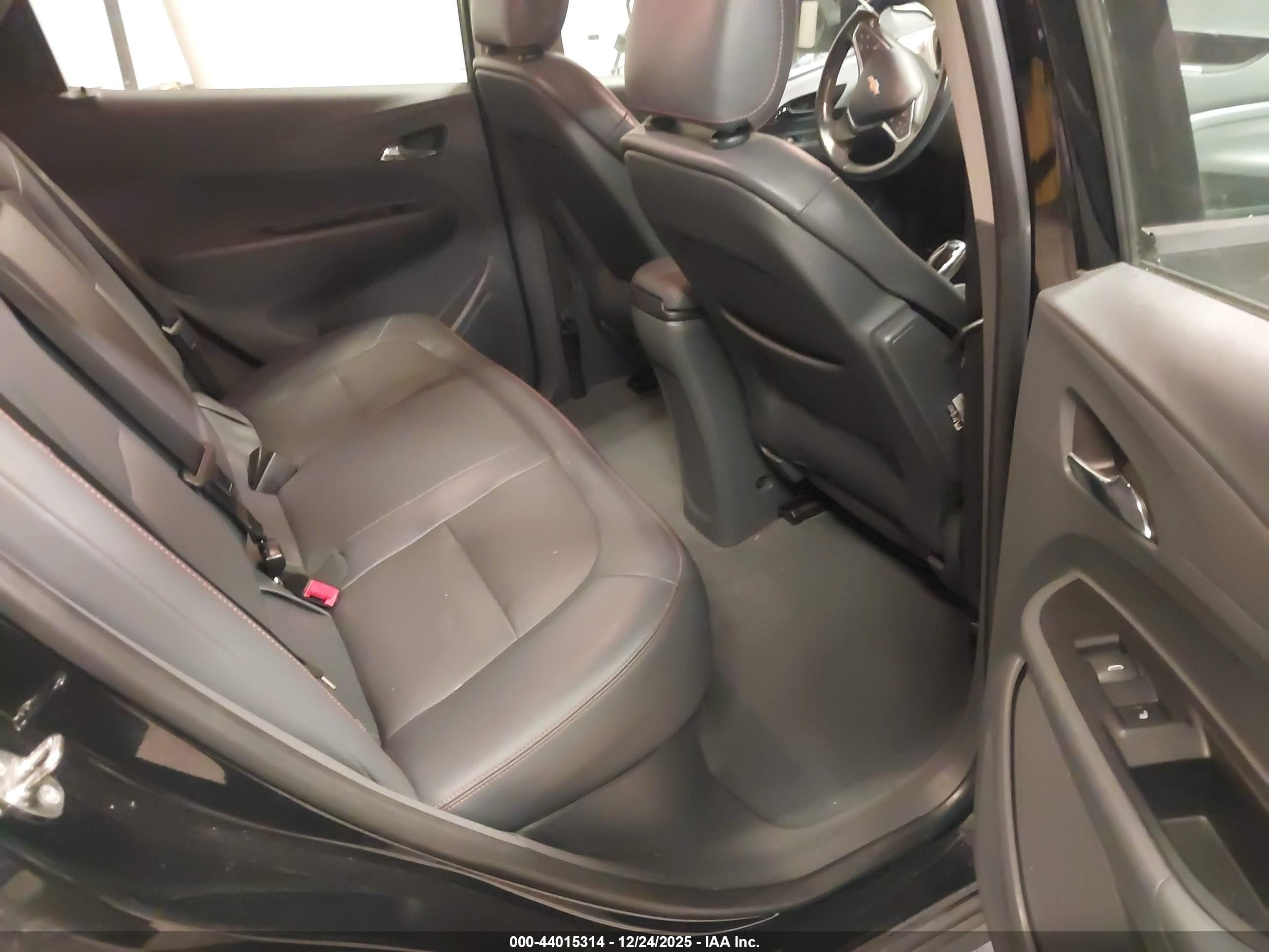 CHEVROLET BOLT image 8