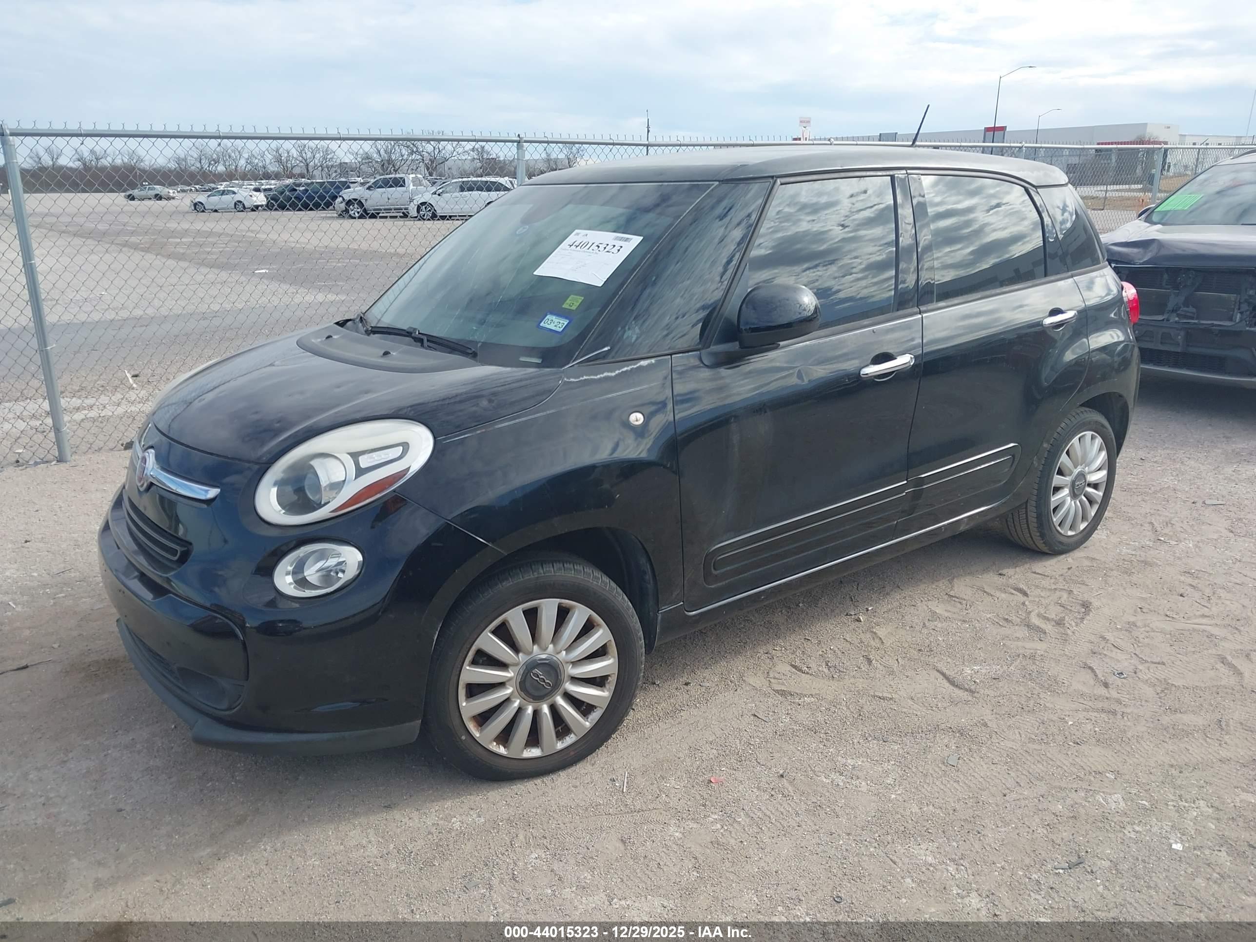 FIAT 500L image 2
