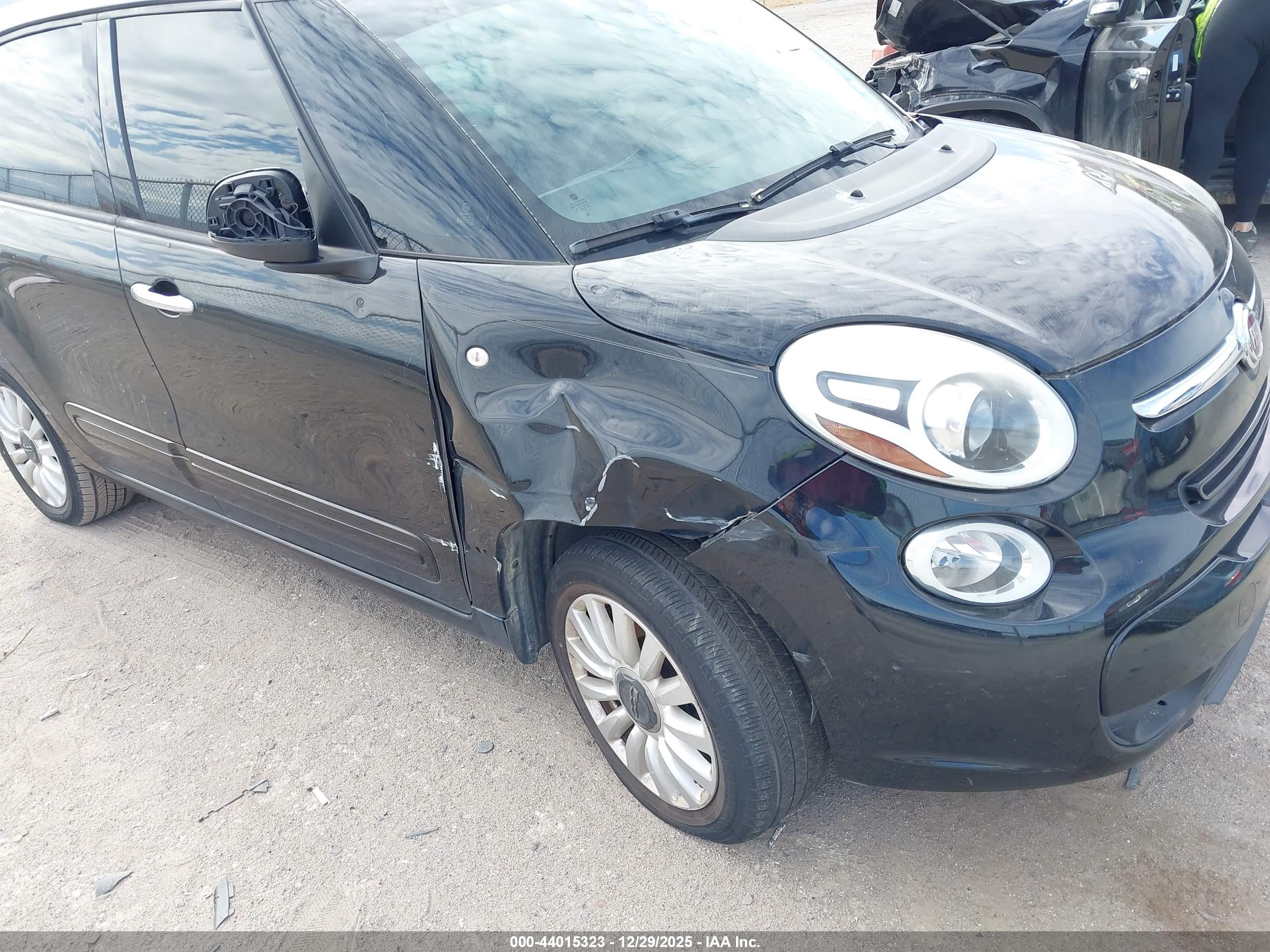 FIAT 500L image 6