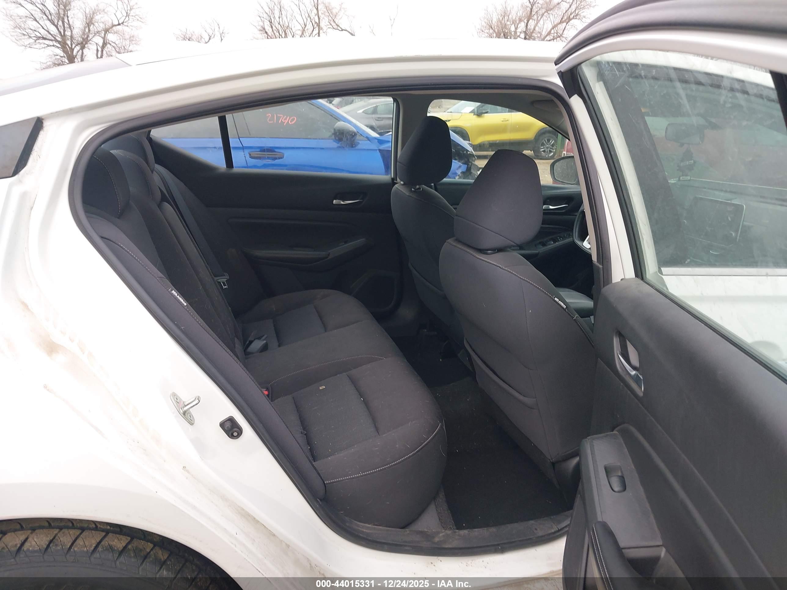 NISSAN ALTIMA image 8