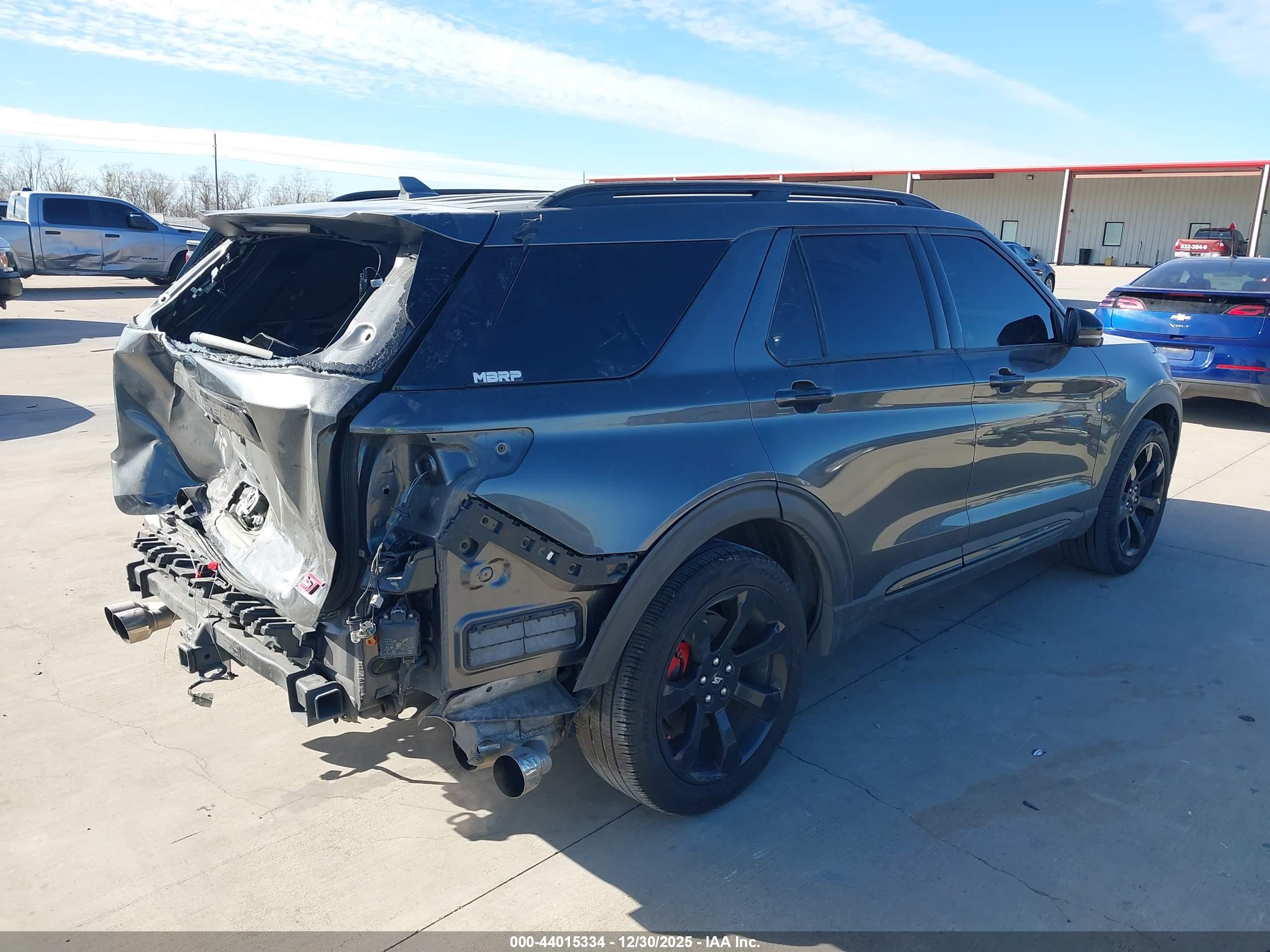 FORD EXPLORER image 4