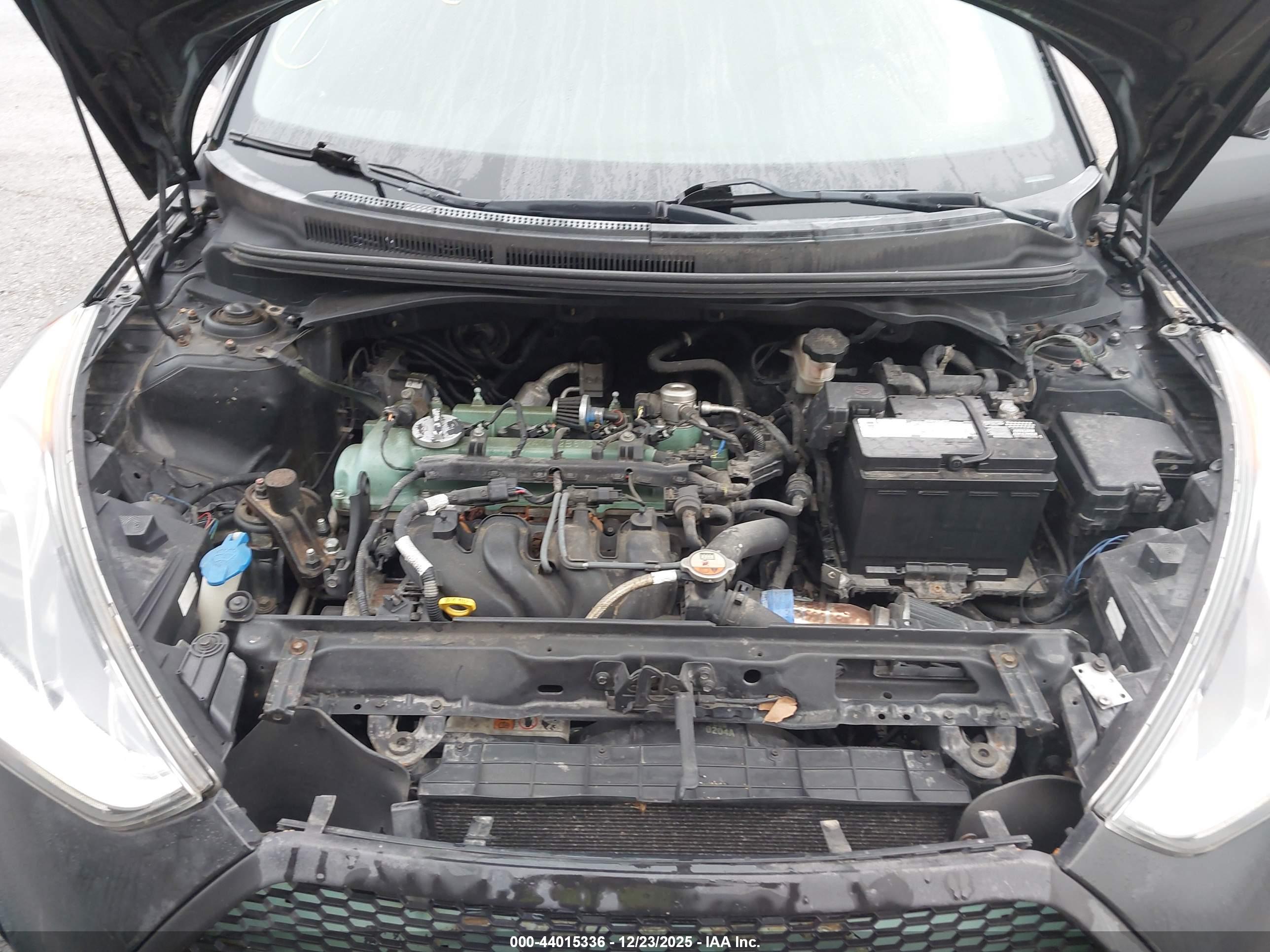 HYUNDAI VELOSTER image 10