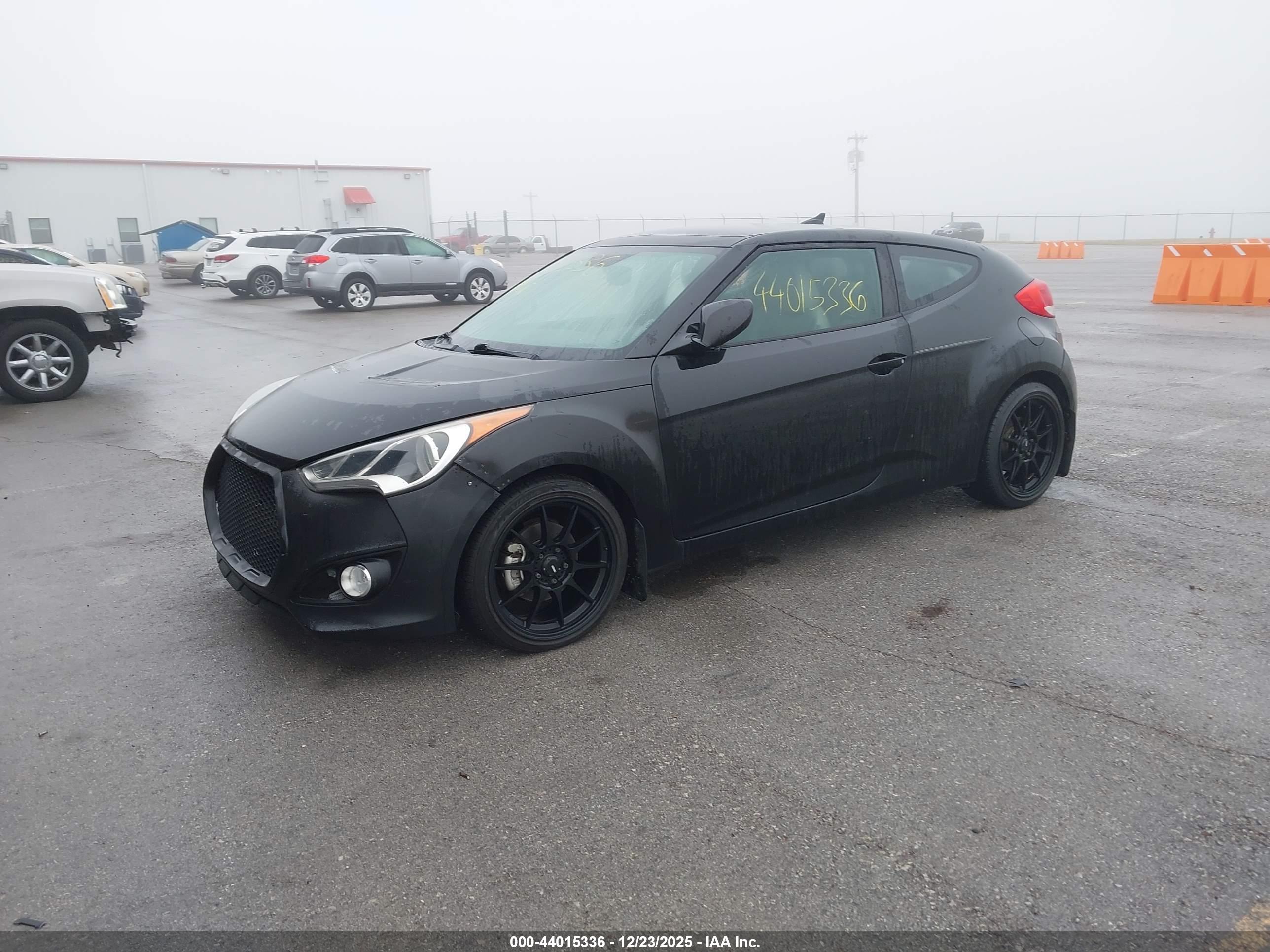 HYUNDAI VELOSTER image 2