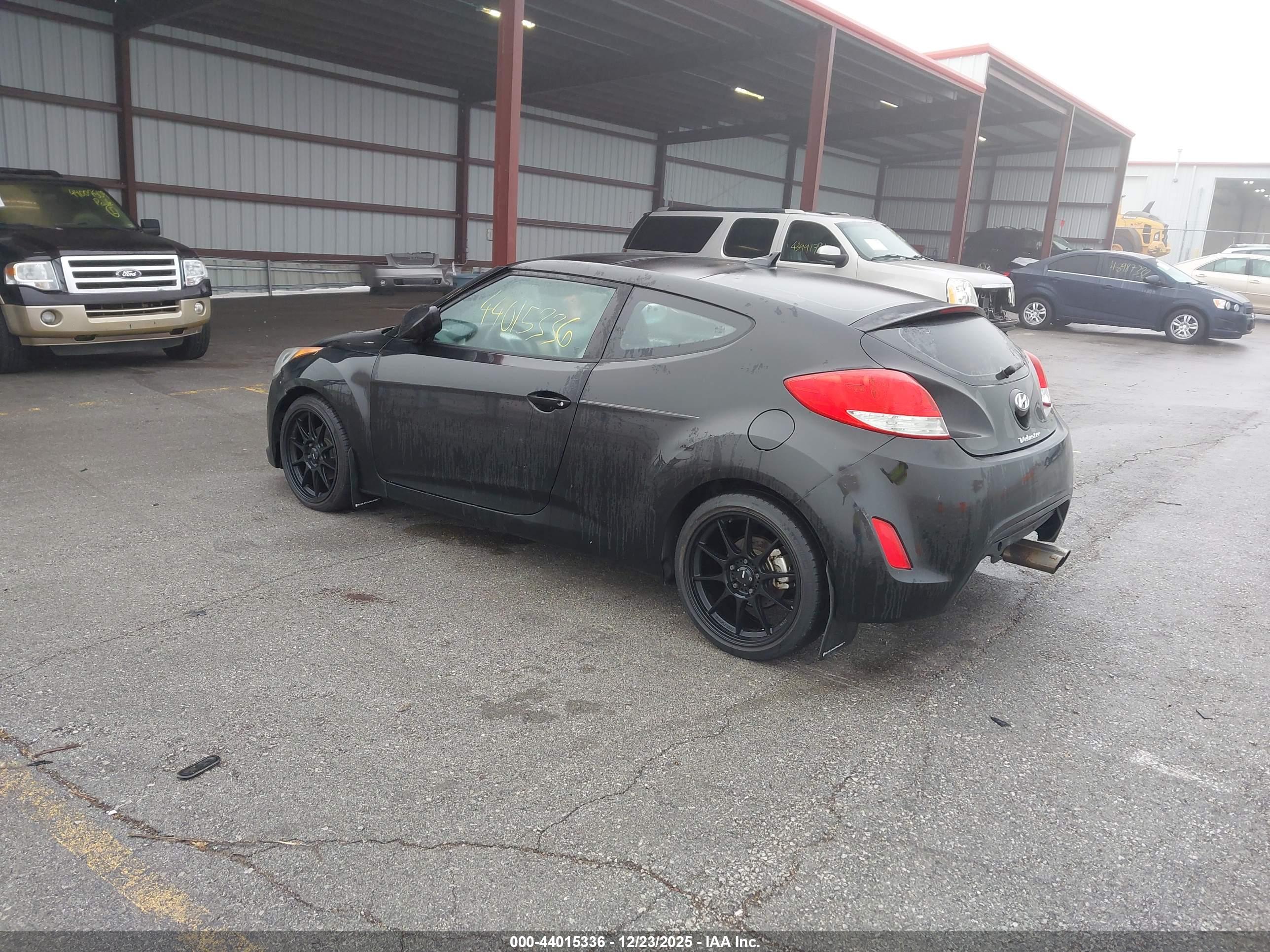 HYUNDAI VELOSTER image 3