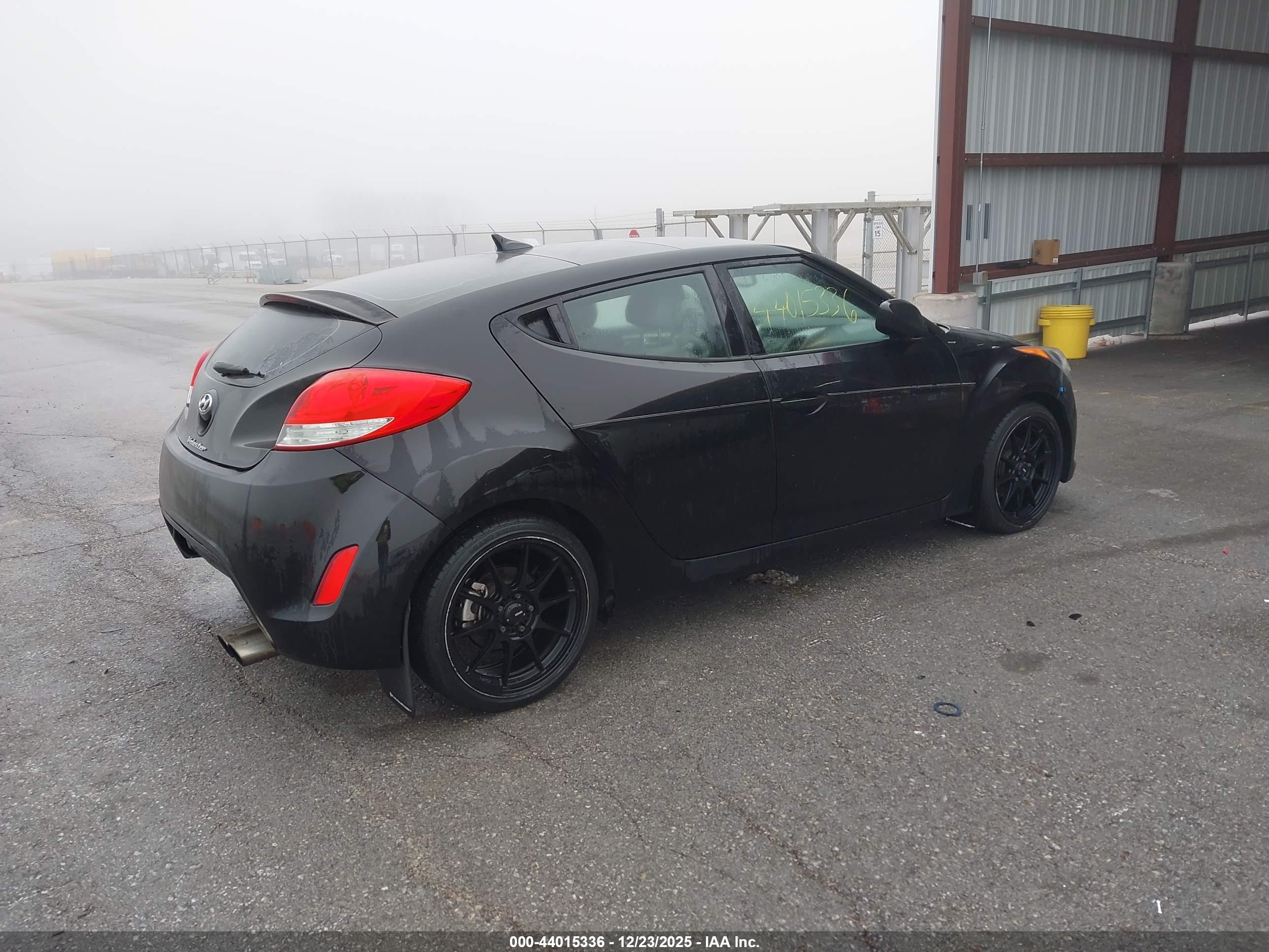 HYUNDAI VELOSTER image 4