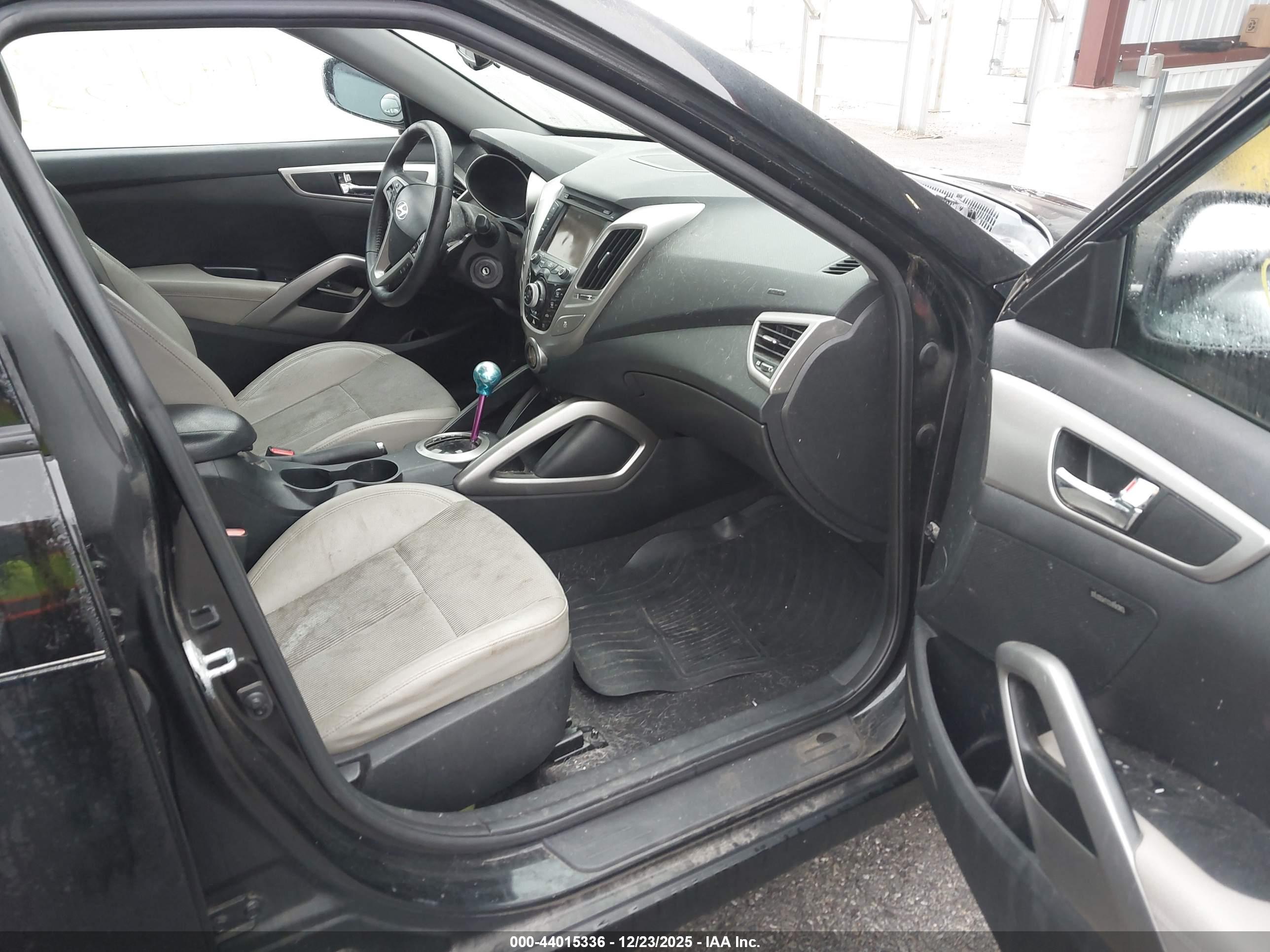HYUNDAI VELOSTER image 5