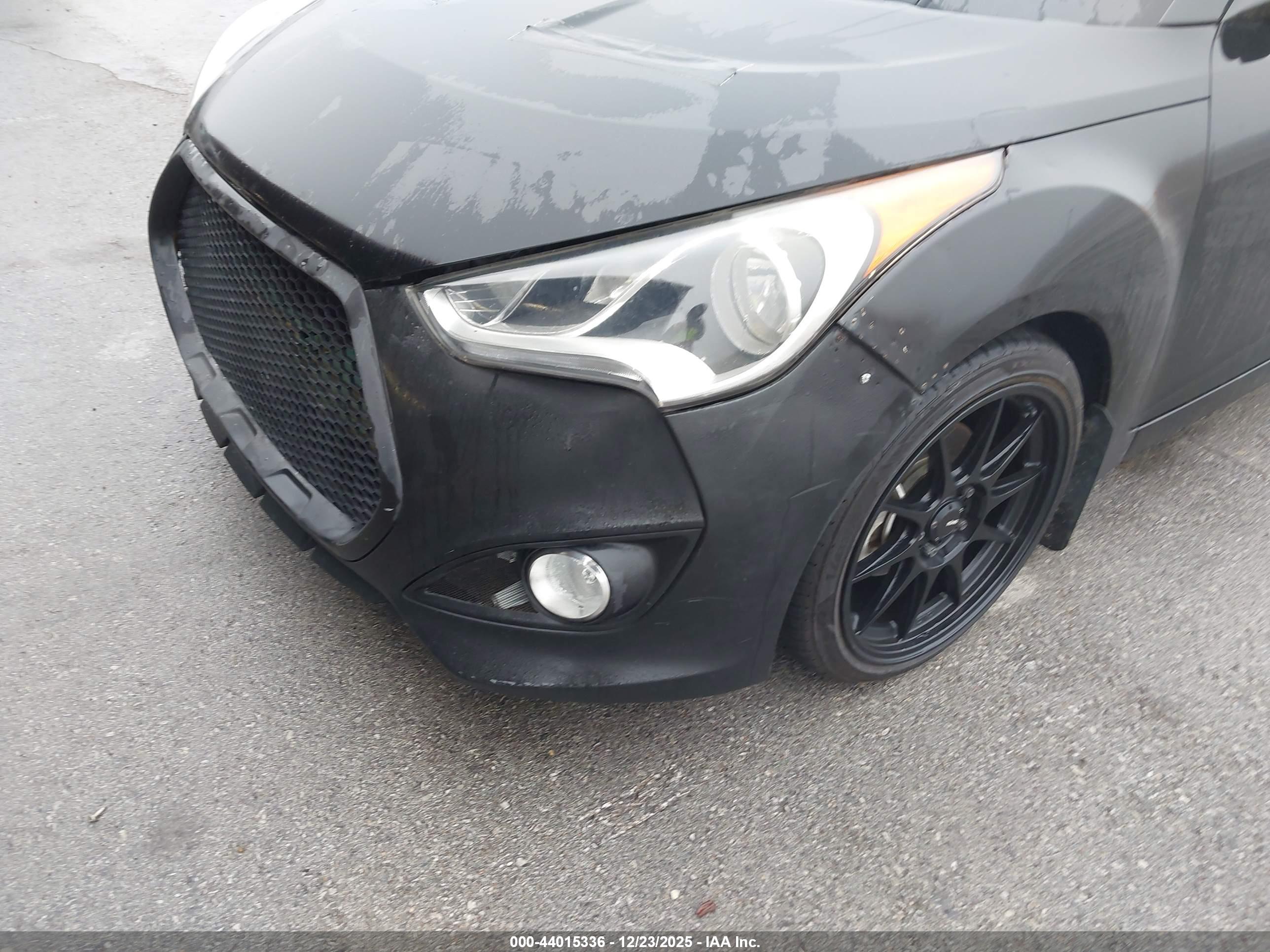 HYUNDAI VELOSTER image 6