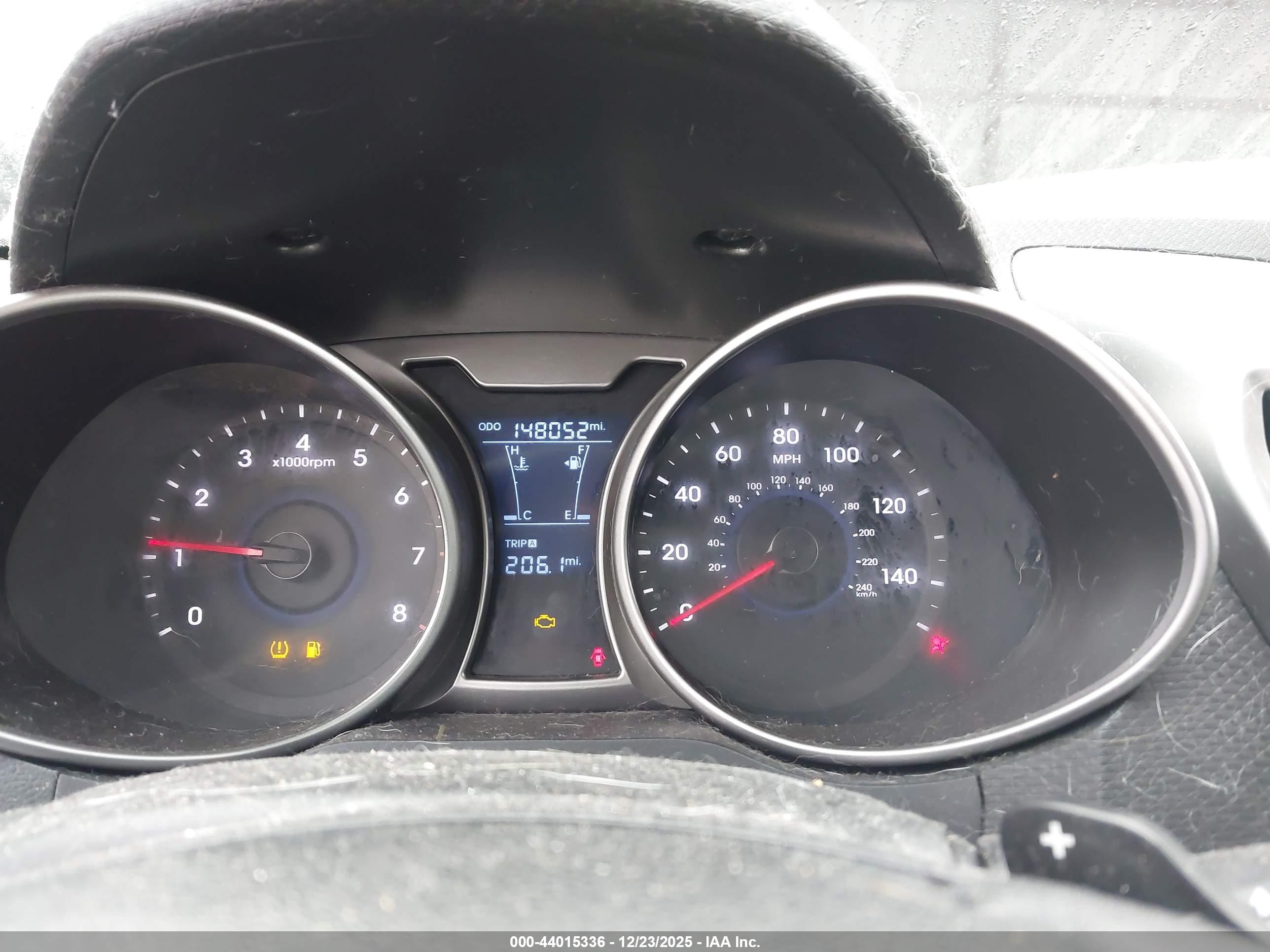 HYUNDAI VELOSTER image 7