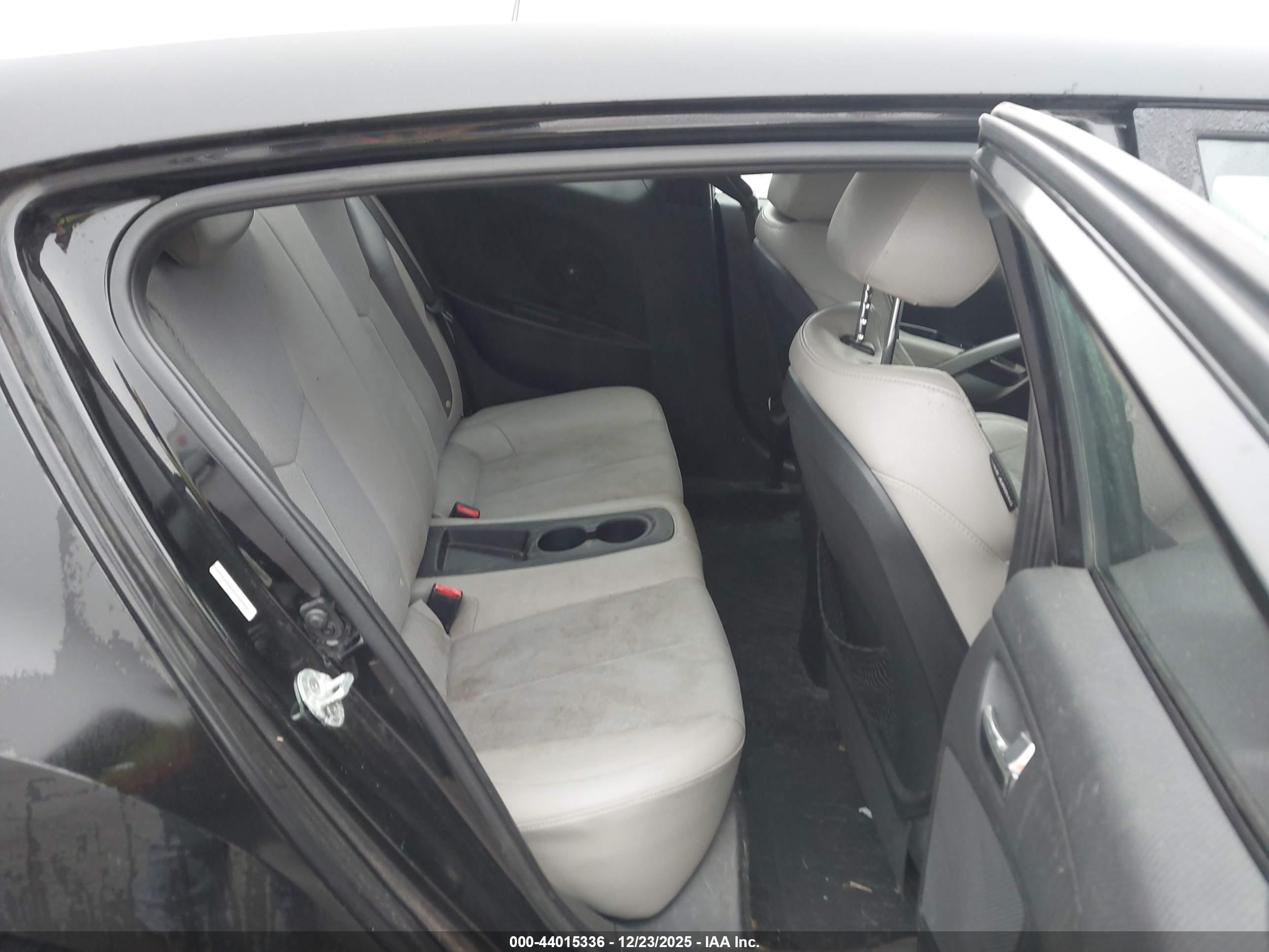 HYUNDAI VELOSTER image 8
