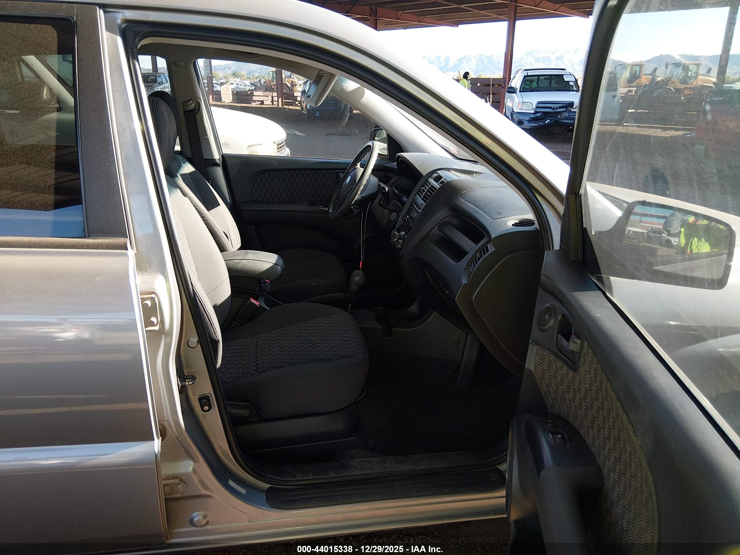 KIA SPORTAGE image 5